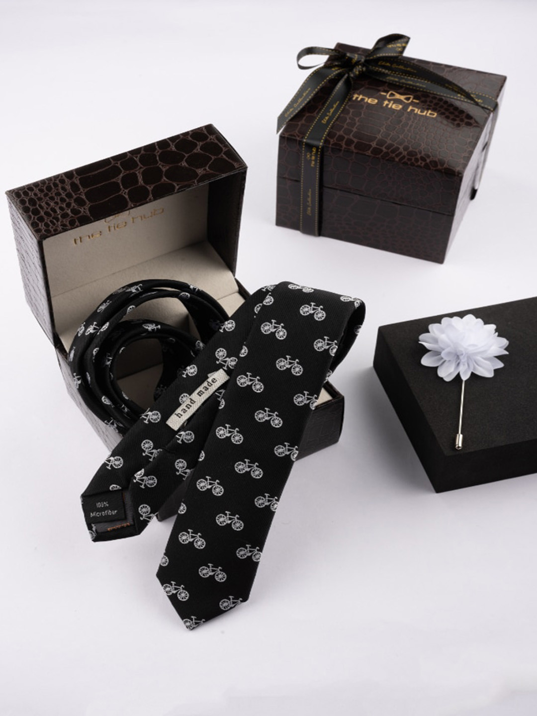 

The Tie Hub Men Necktie with Flower Lapel Pin, Black