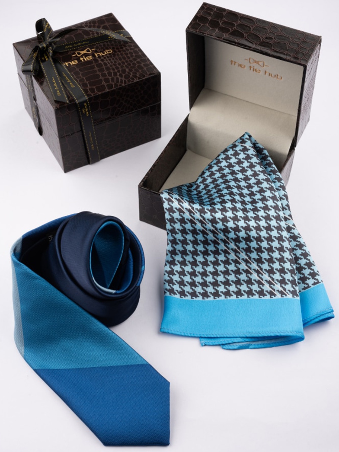 

The Tie Hub Printed Tie & Pocket Square Accessory Gift Set, Blue