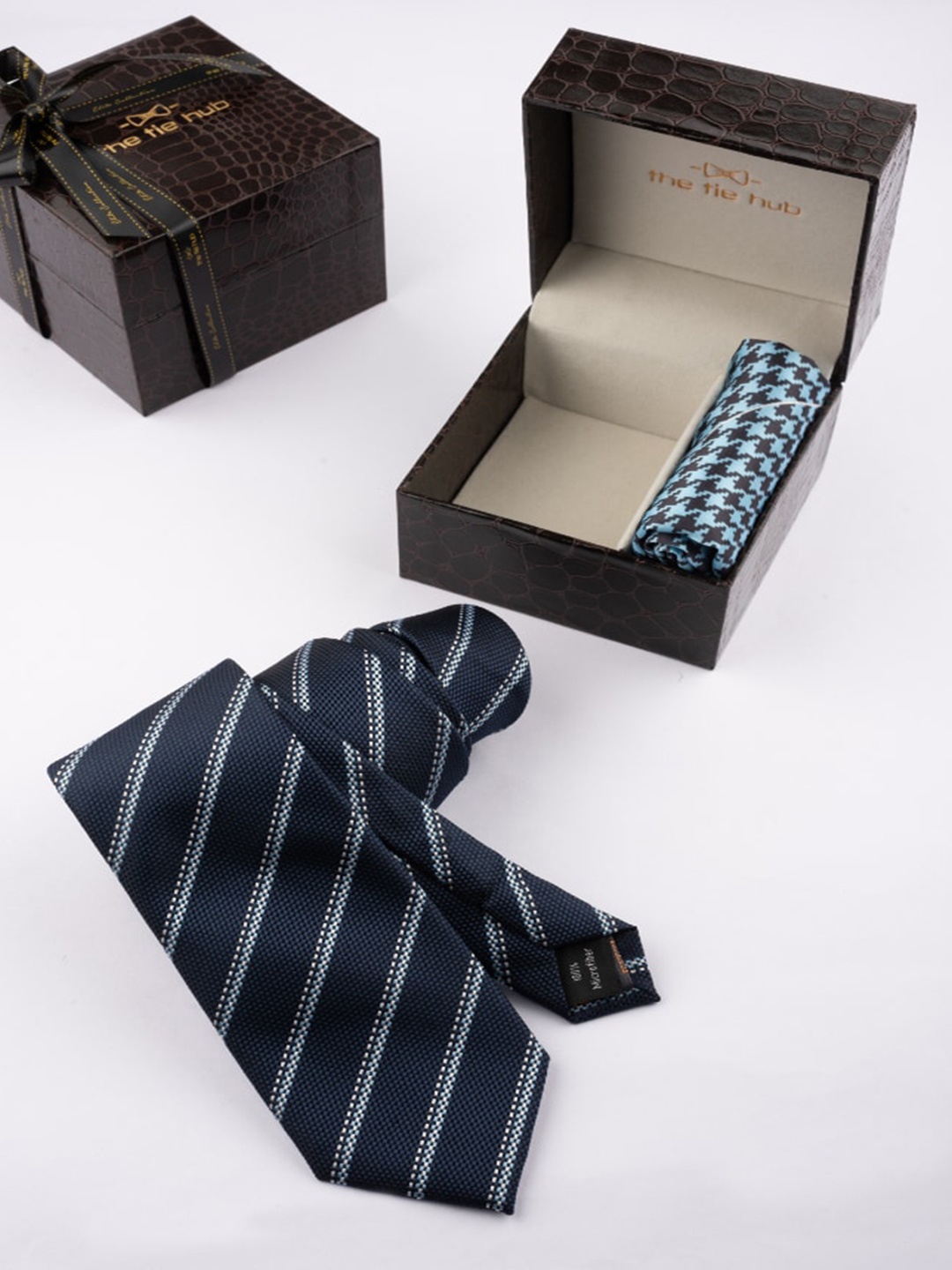 

The Tie Hub Men Striped Silk Tie & Pocket Square, Blue