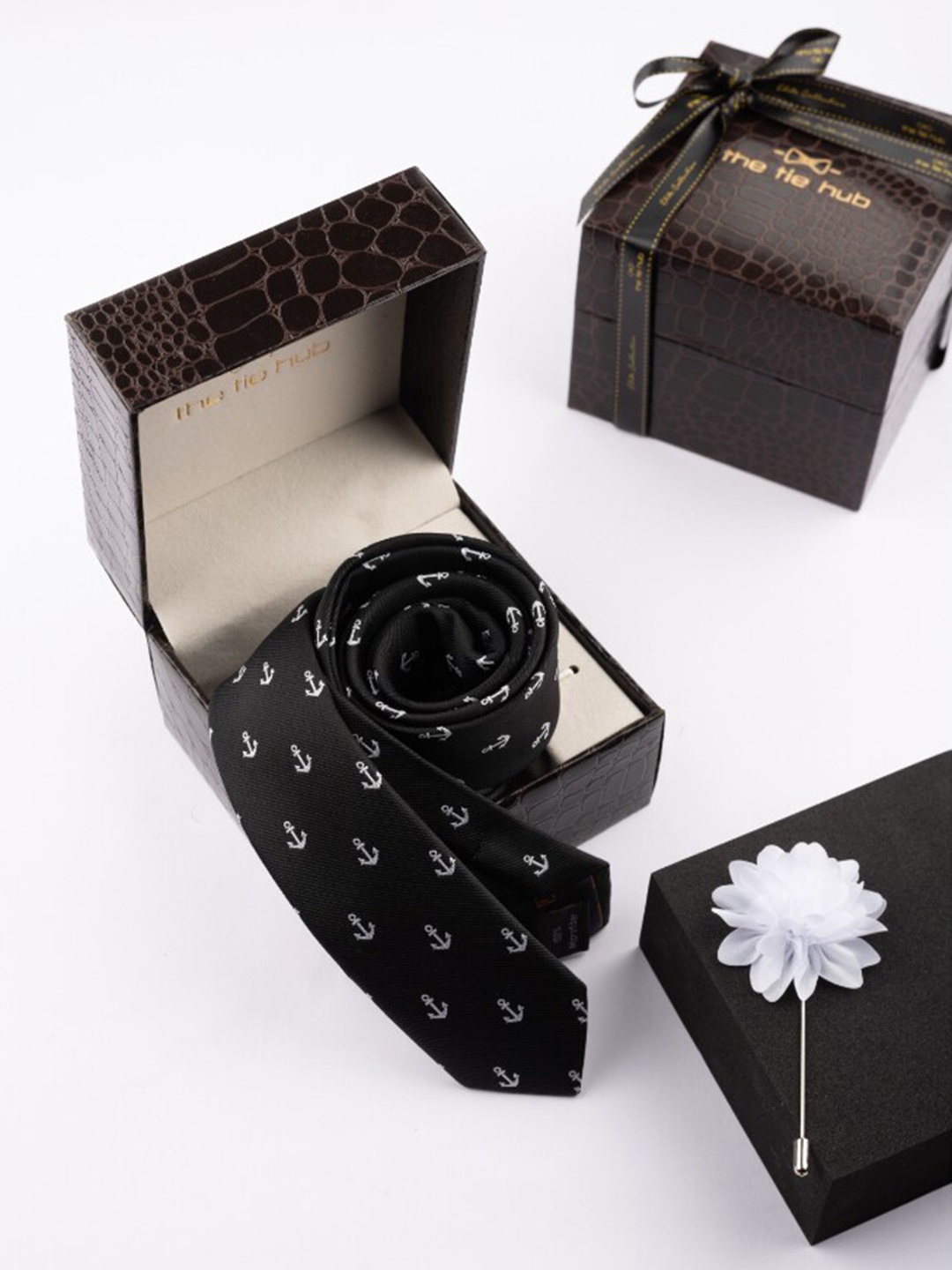 

The Tie Hub Printed Tie & Lapel Pin Accessory Gift Set, Black