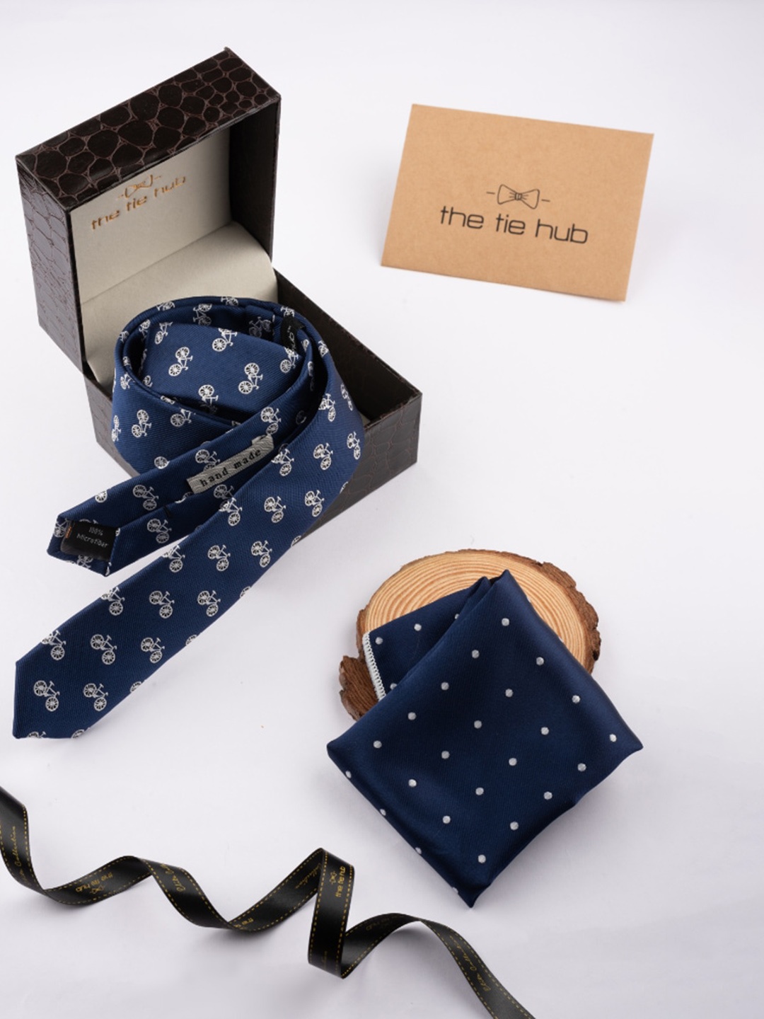 

The Tie Hub Men Printed Necktie With Printed Pocket Square, Blue