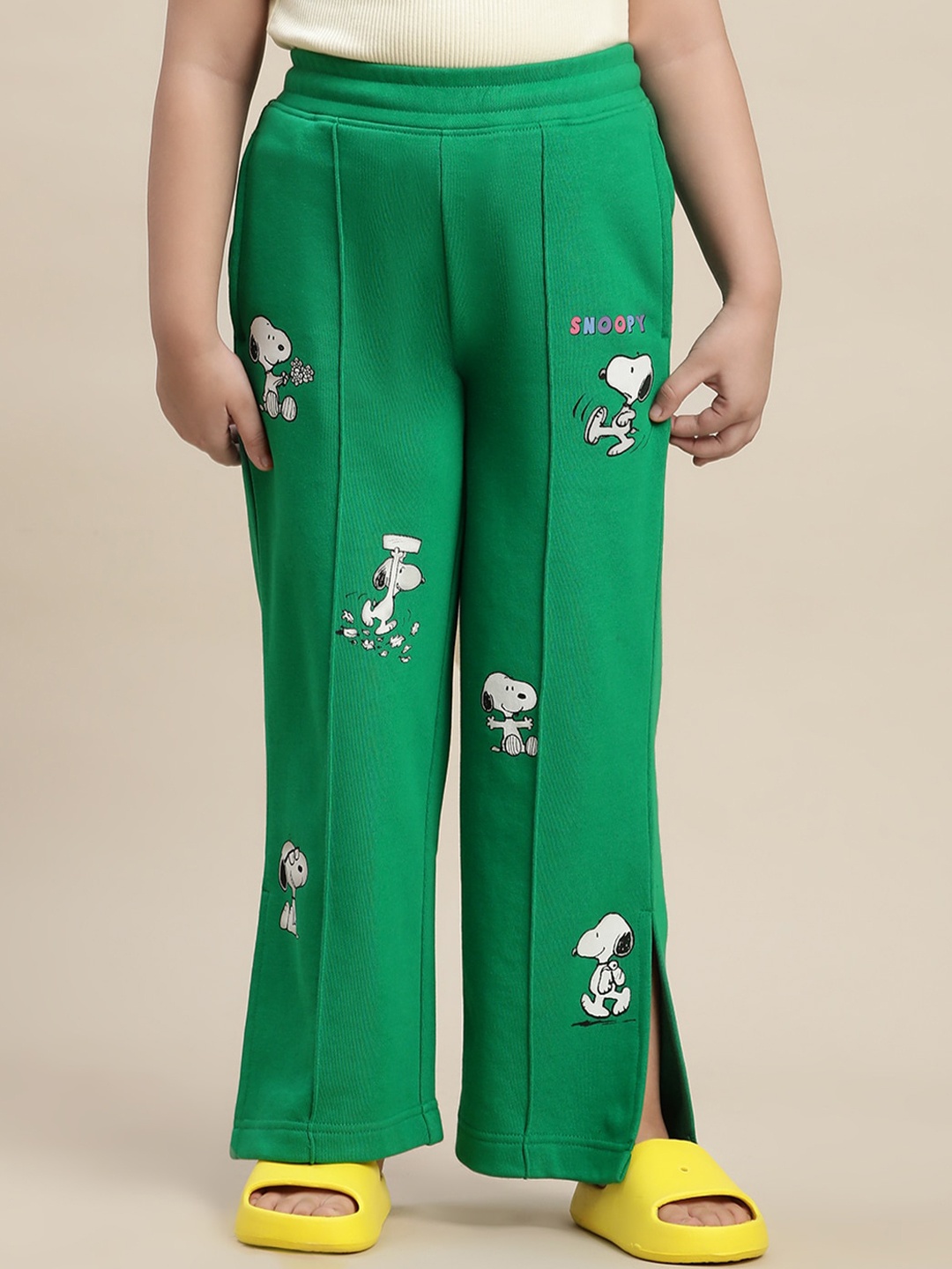 

Kids Ville Girls Snoopy Printed Relaxed Joggers, Green