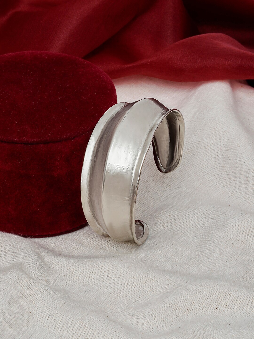 

TEEJH Women Silver-Toned Oxidised Silver-Plated Cuff Bracelet