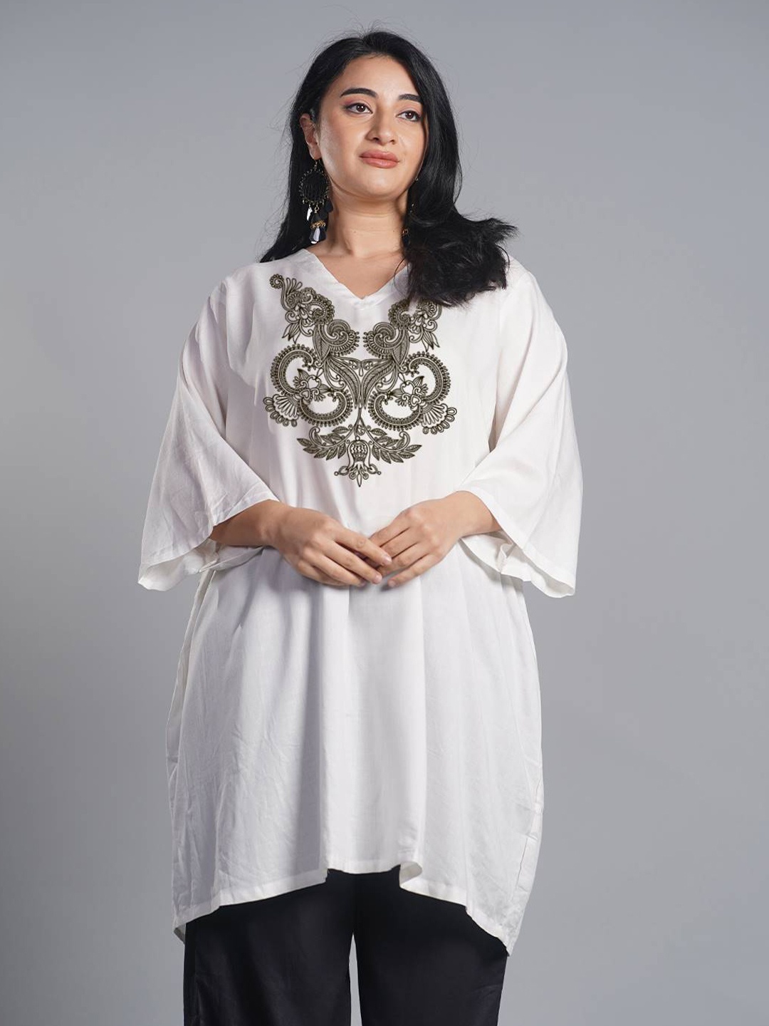 

LetsDressUp Ethnic Motifs Embroidered V-Neck A-Line Kurti, White