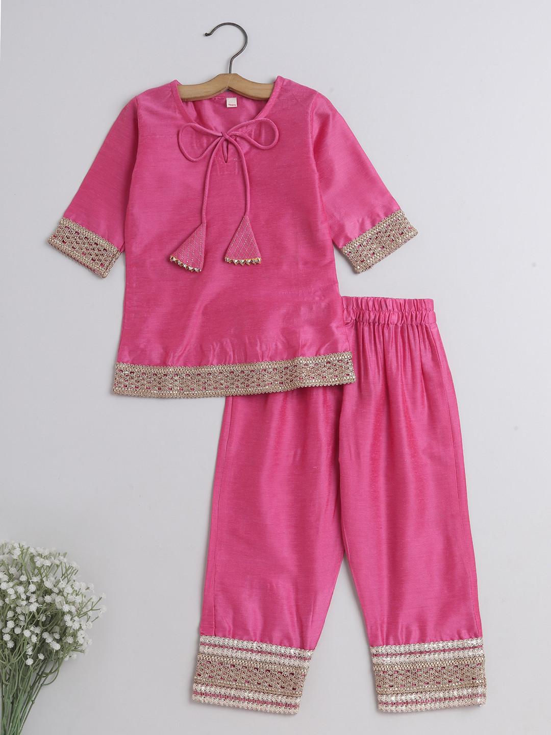 

The Magic Wand Girls Gotta Patti & Thread Work Straight Kurta With Palazzos, Pink