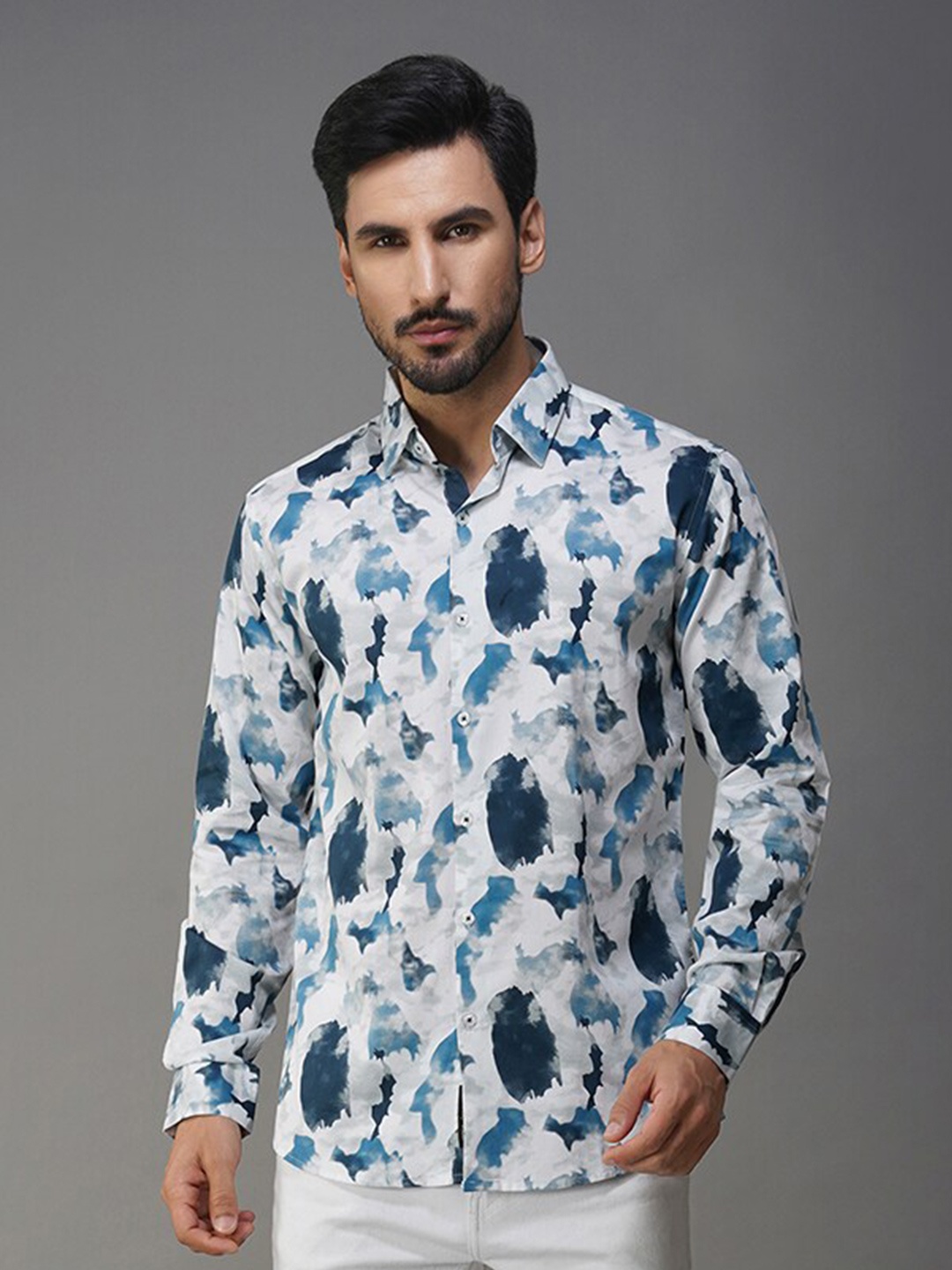 

Urban Scissors India Slim Slim Fit Abstract Printed Pure Cotton Casual Shirt, White