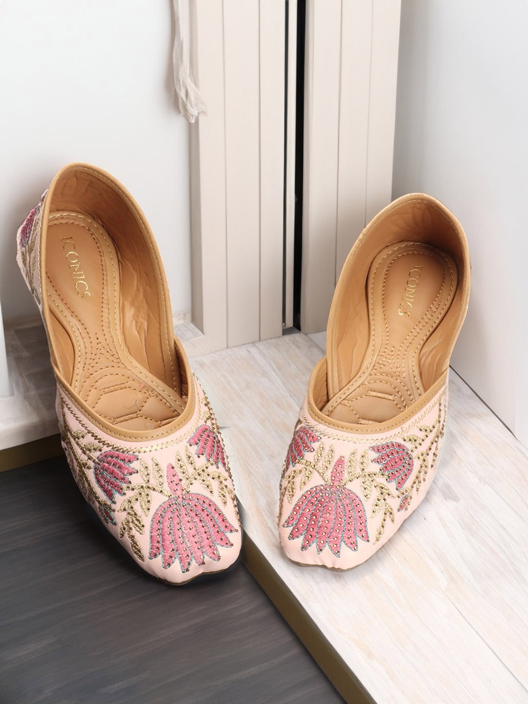 

ICONICS Ethnic Embellished Square Toe Mojaris, Pink
