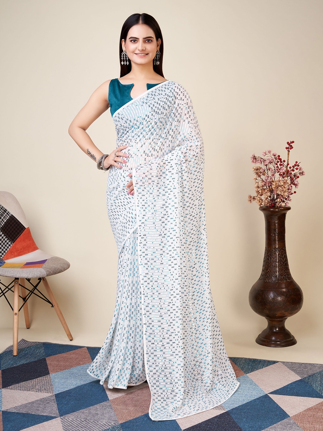 

VAIRAGEE Embellished Sequinned Saree, White