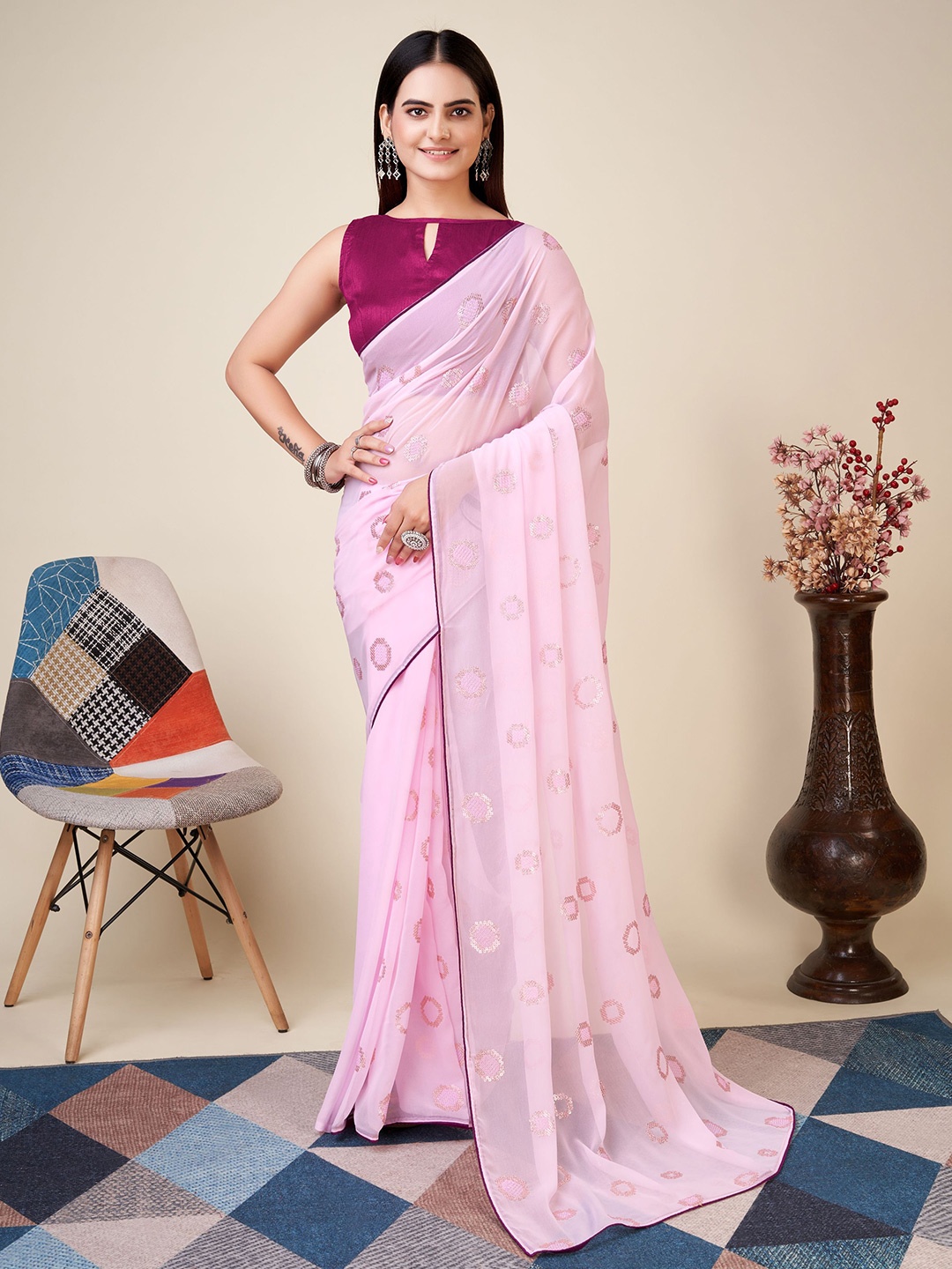 

VAIRAGEE Embellished Sequinned Saree, Pink