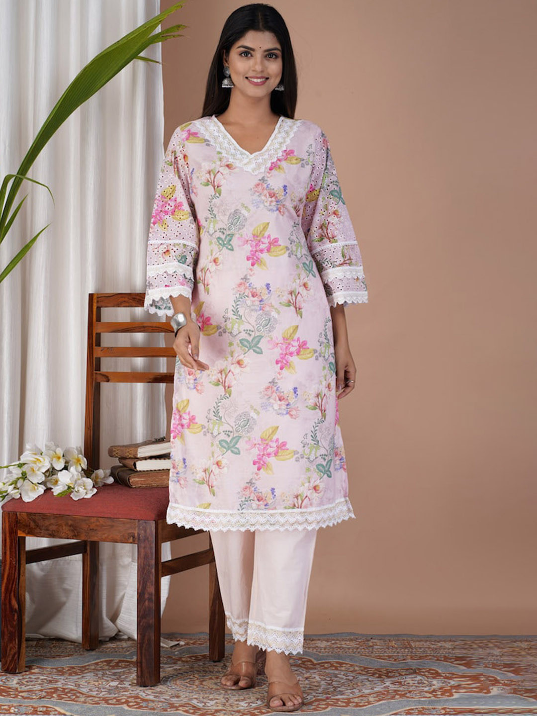 

Hatheli Women Green Floral Printed Flared Kurta, Peach
