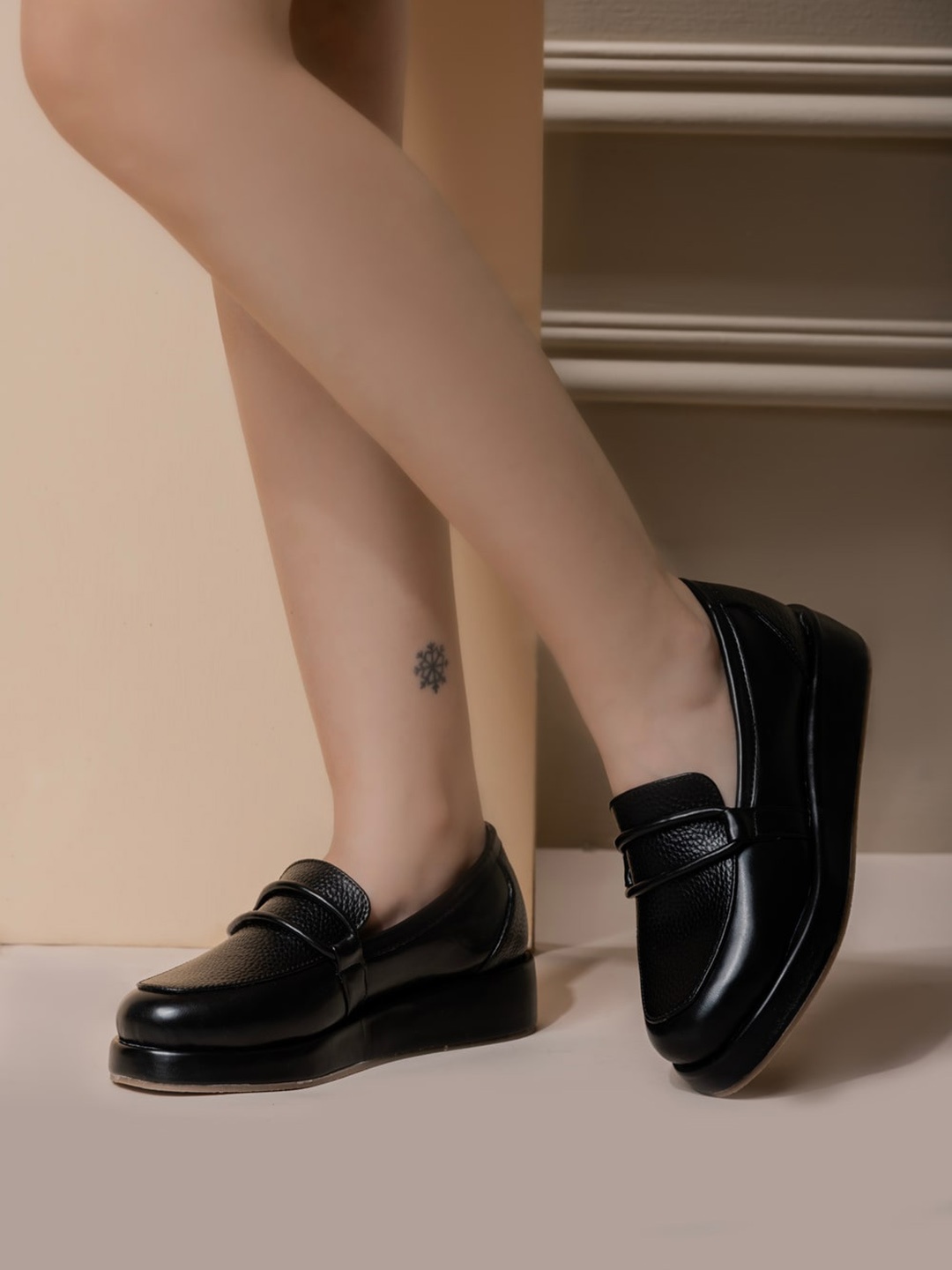 

Shezone Women Textured Lightweight Penny Loafers, Black