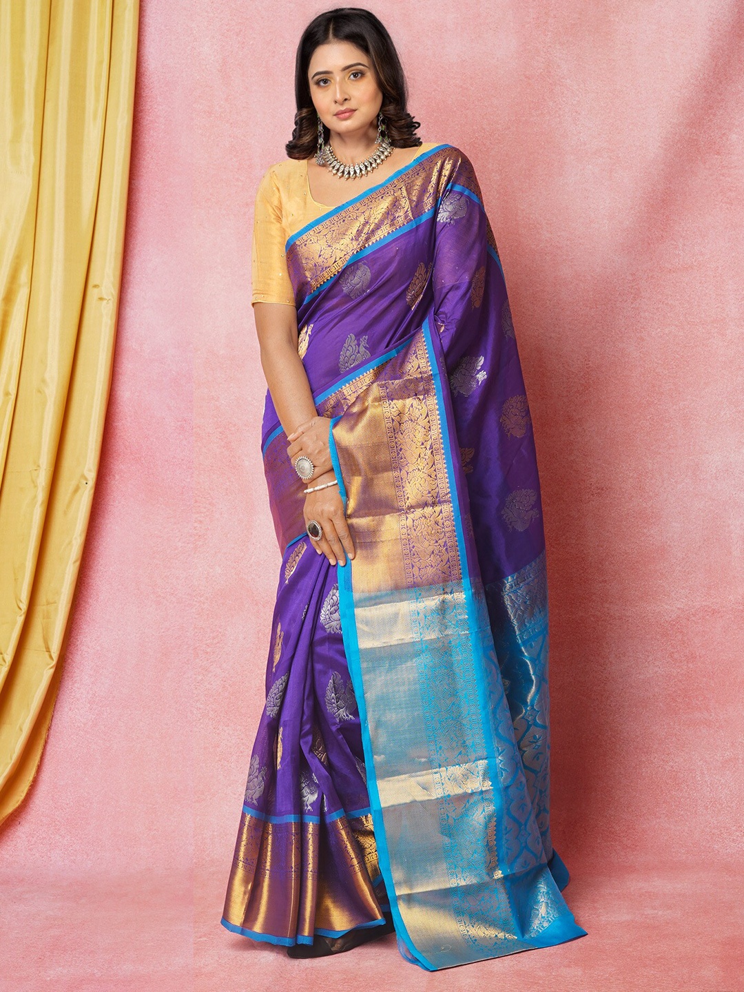

Unnati Silks Navy Blue & Blue Woven Design Silk Blend Handloom Kanjeevaram Saree