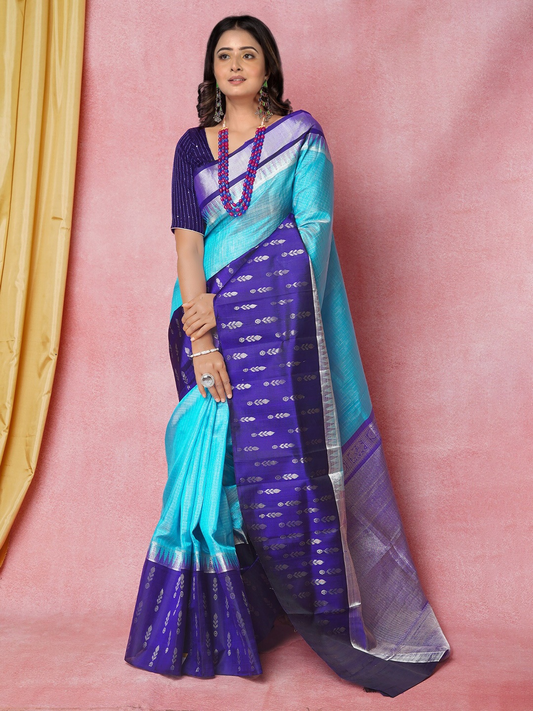 

Unnati Silks Blue & Silver-Toned Woven Design Zari Silk Blend Handloom Kanjeevaram Saree