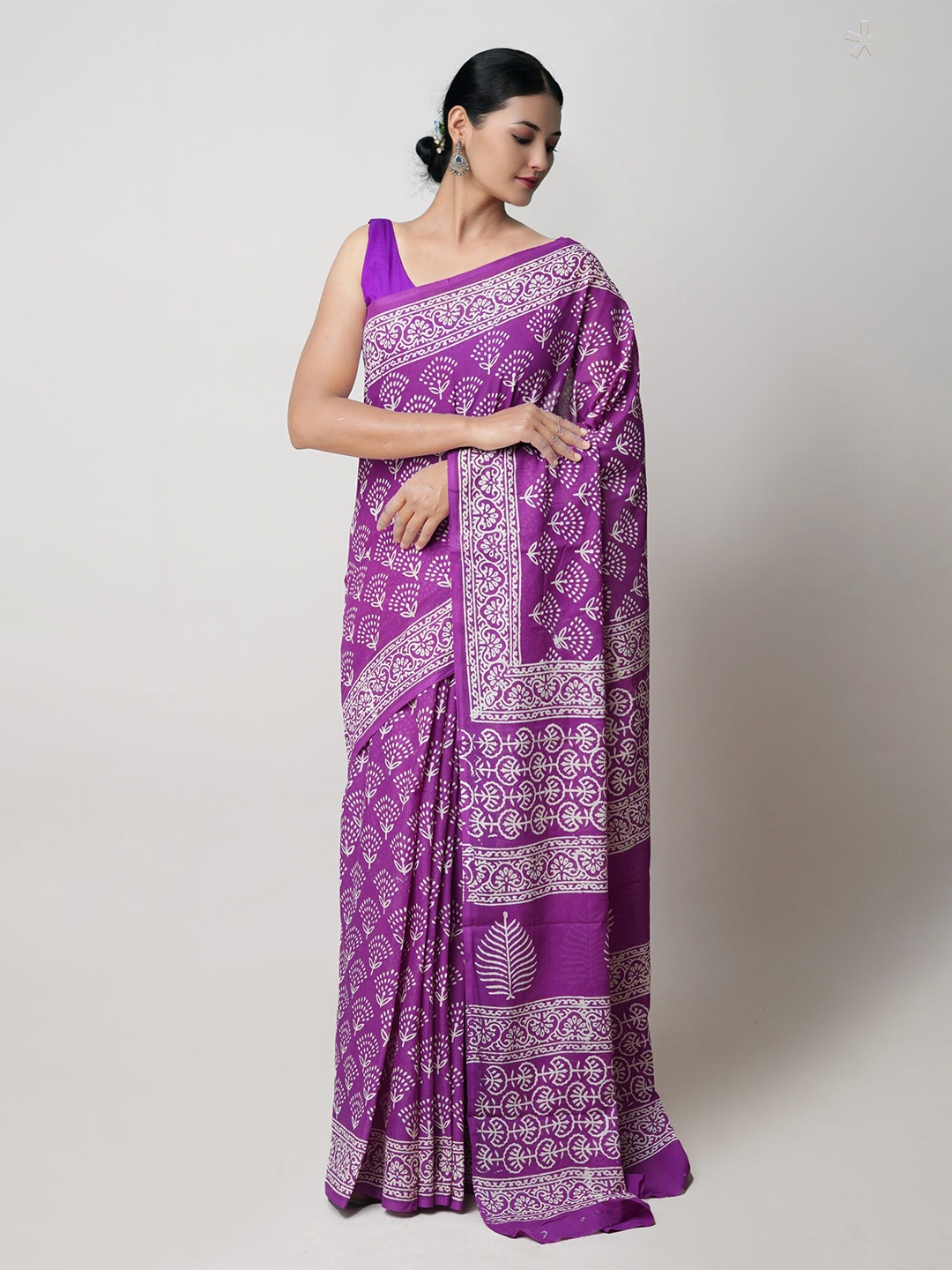 

Unnati Silks Ethnic Motifs Pure Cotton Handloom Block Print Saree, Purple
