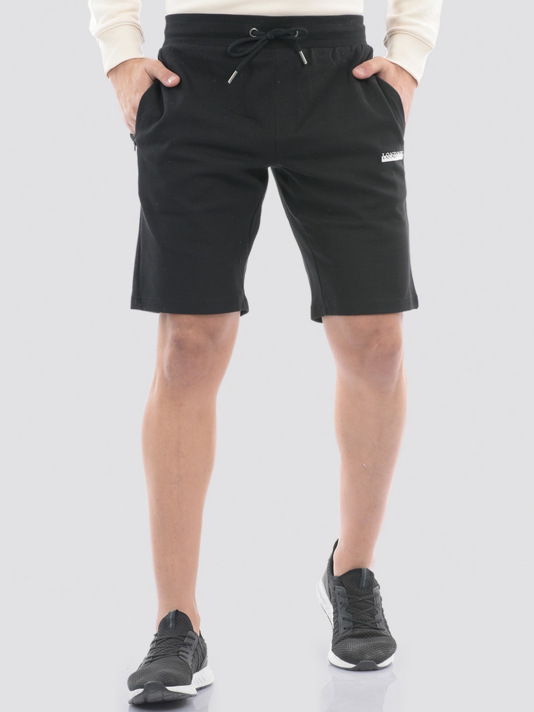 

LONDON FOG Men Mid-Rise Regular Shorts, Black