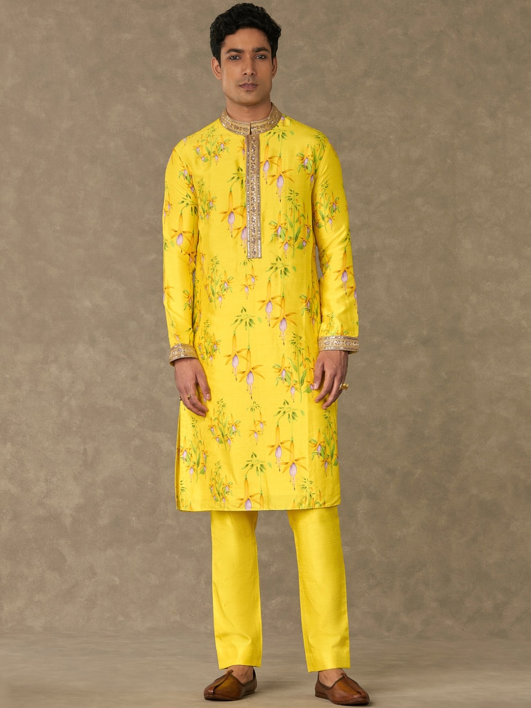 

Masaba Floral Printed Raw Silk Mandarin Collar Sequinned Juhi Kurta, Yellow