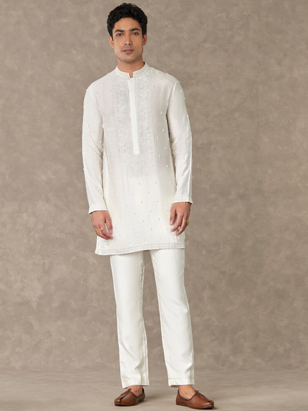 

Masaba Floral Embroidered Mandarin Collar Chanderi Silk Kurta, White