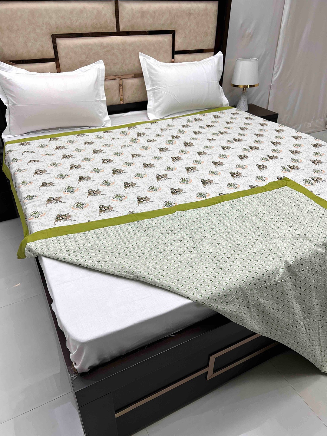 

Pure Decor White Ethnic Motifs Pure Cotton Reversible AC Room 300 GSM Double Bed Dohar