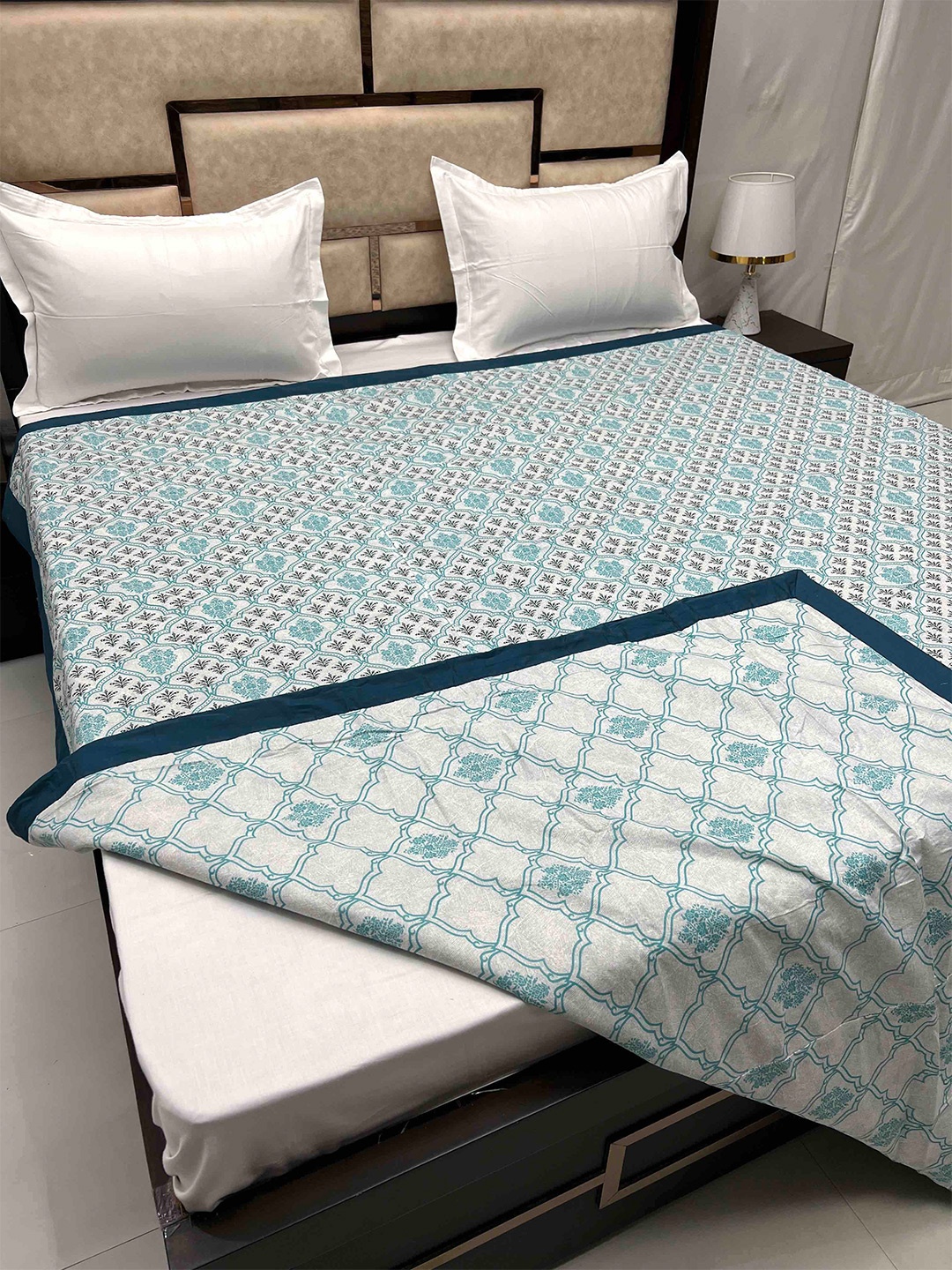 

Pure Decor Silken Green Floral AC Room Cotton 300 GSM King Reversible Double Bed Dohar