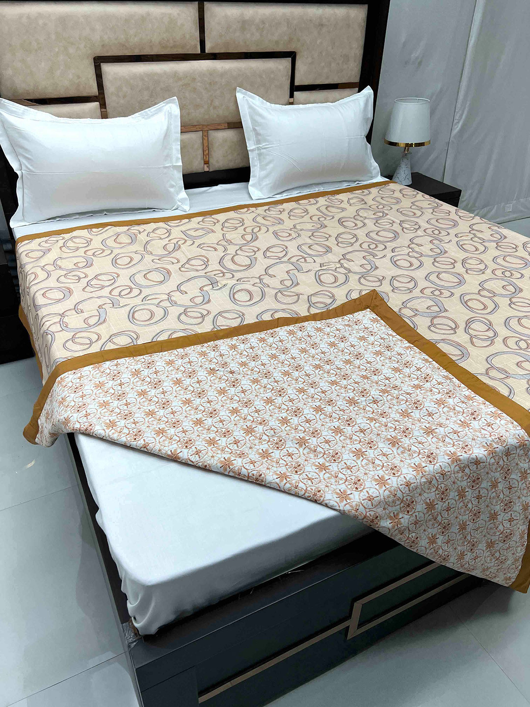 

Pure Decor Silken Orange & White Print Cotton AC Room 300 GSM Reversible Double Bed Dohar