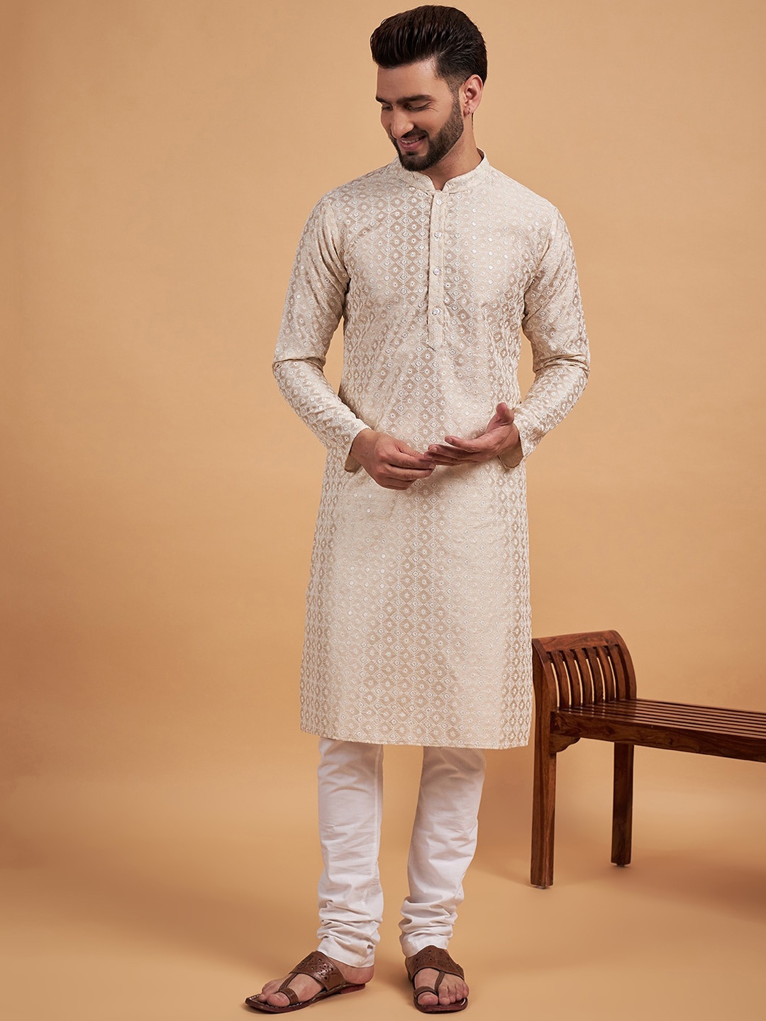 

Inddus Cream-Coloured Ethnic Motif Embroidered Chikankari Straight Kurta