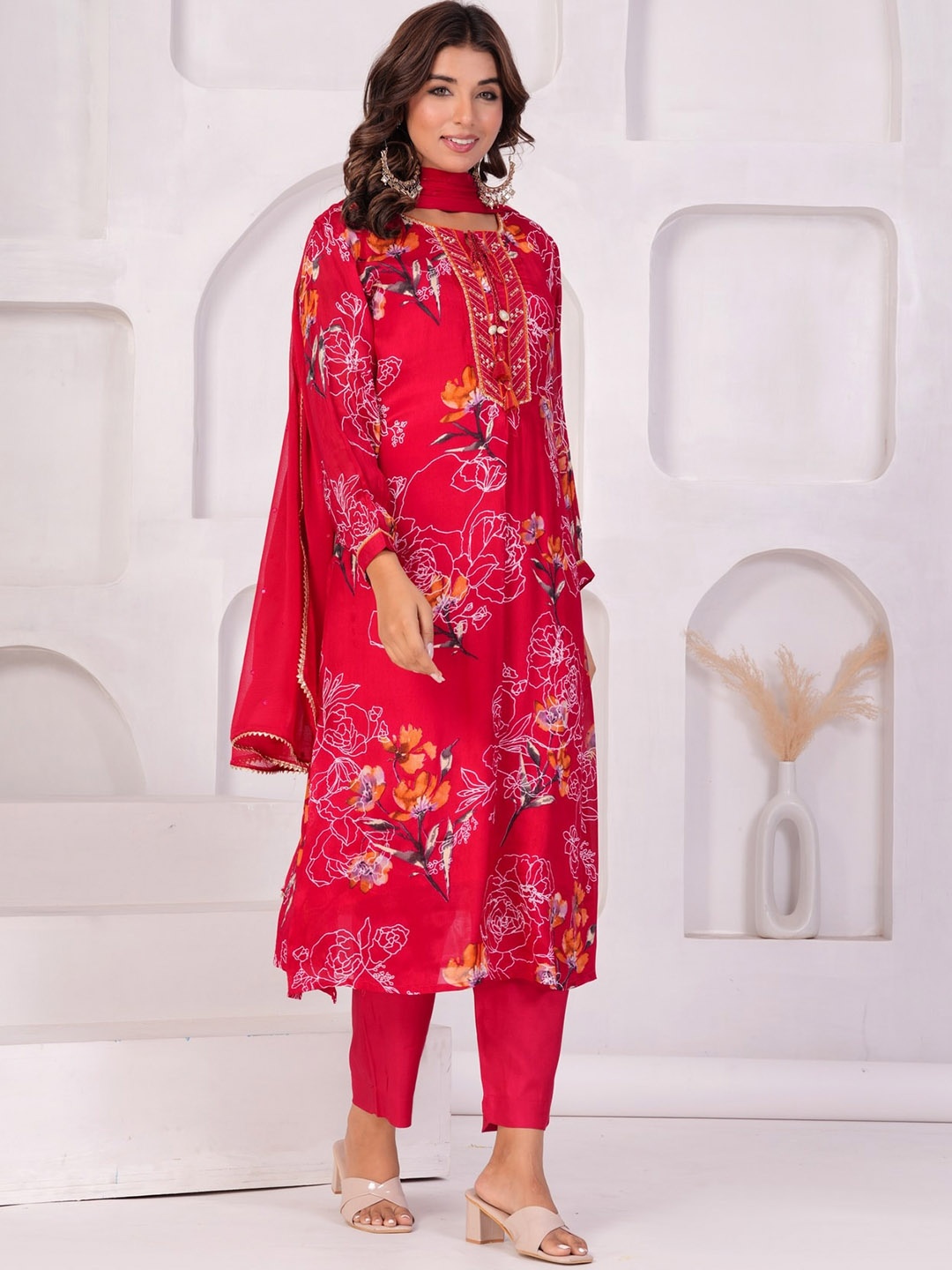 

EtnicaWear Floral Printed Regular Beads and Stones Kurta With Trousers & Dupatta, Pink