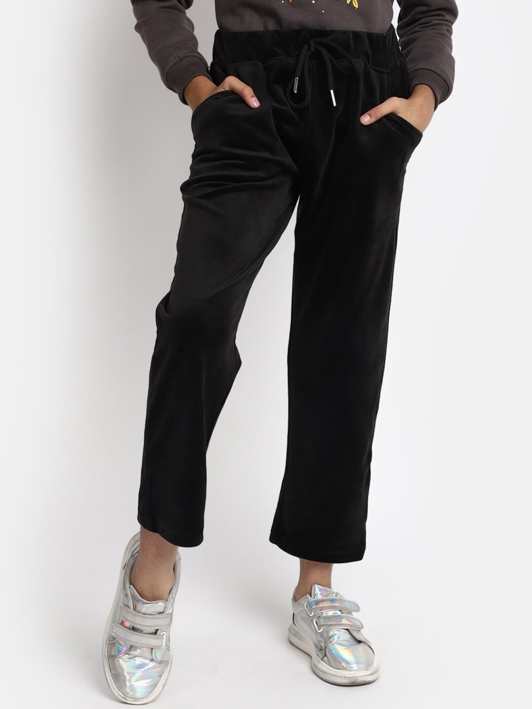 

V-Mart Girls Mid Rise Cropped Trousers, Black