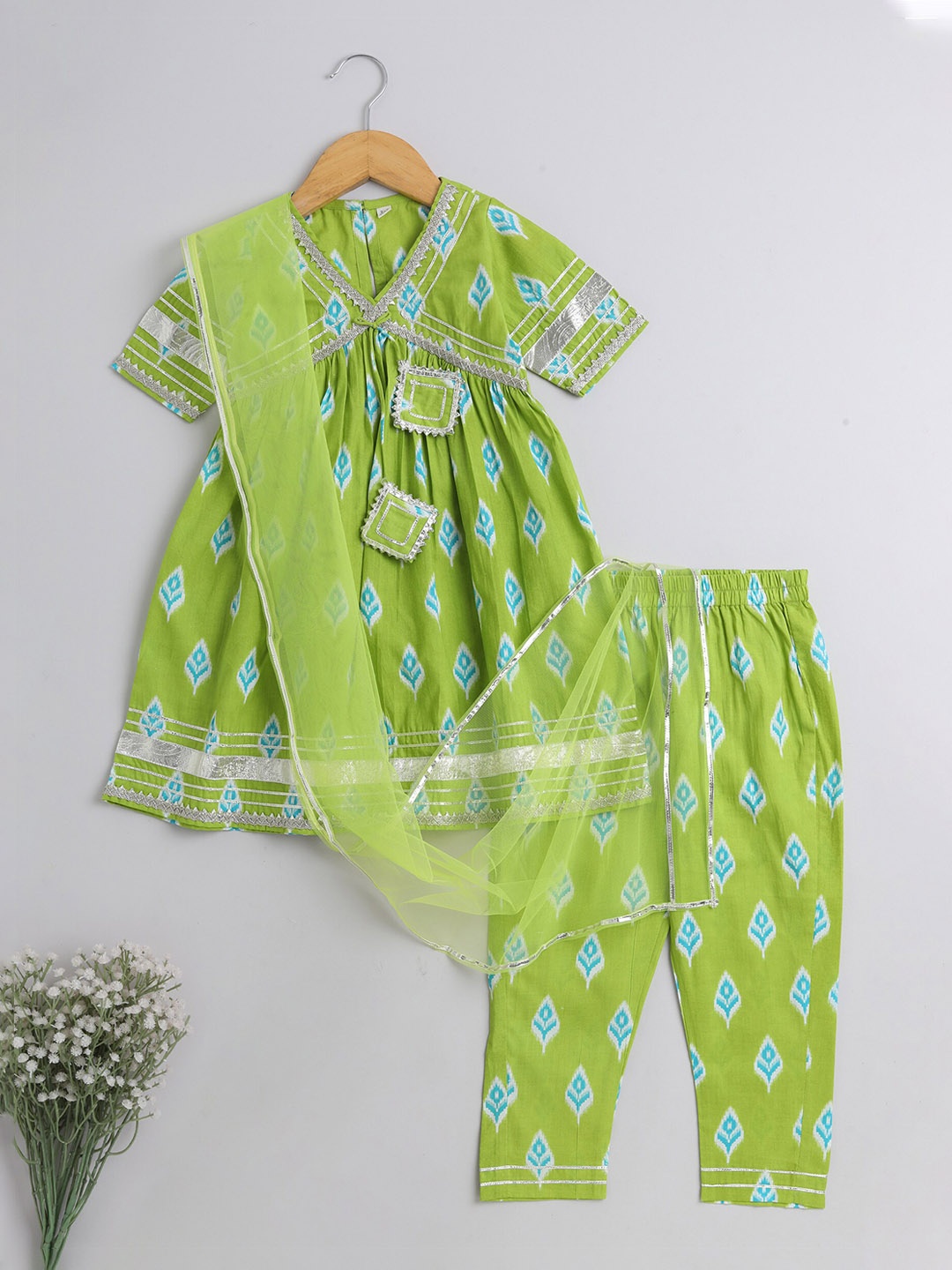 

The Magic Wand Girls Floral Printed Thread Work Pure Cottin Kurta with Trousers & Dupatta, Green