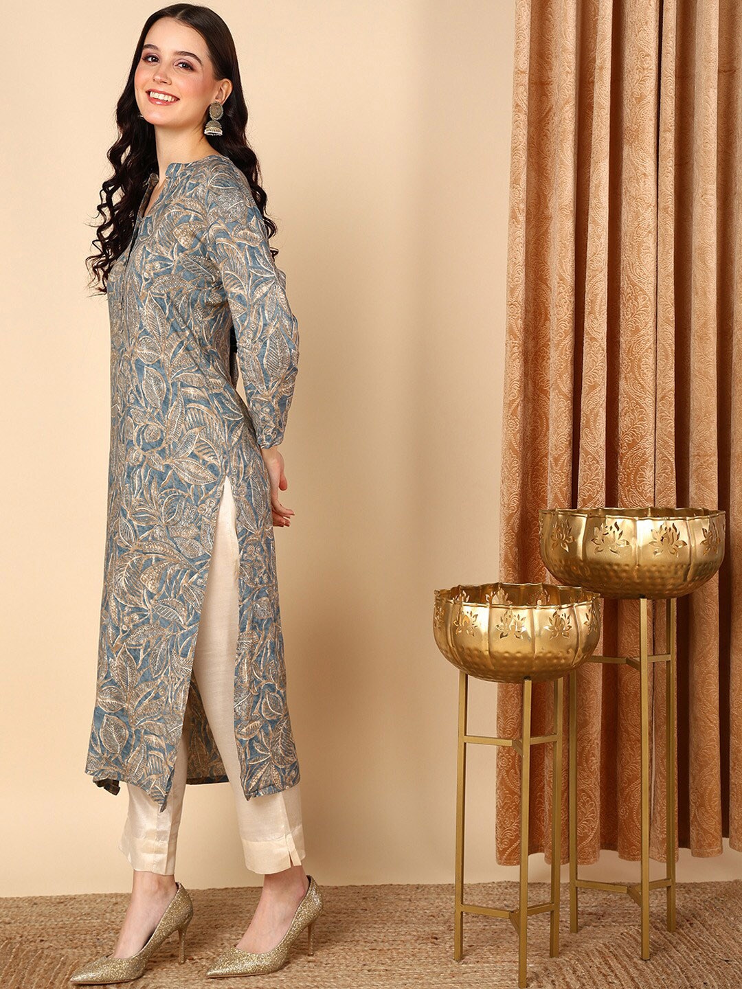 

AHIKA Blue Ethnic Motifs Printed Mandarin Collar Kurta