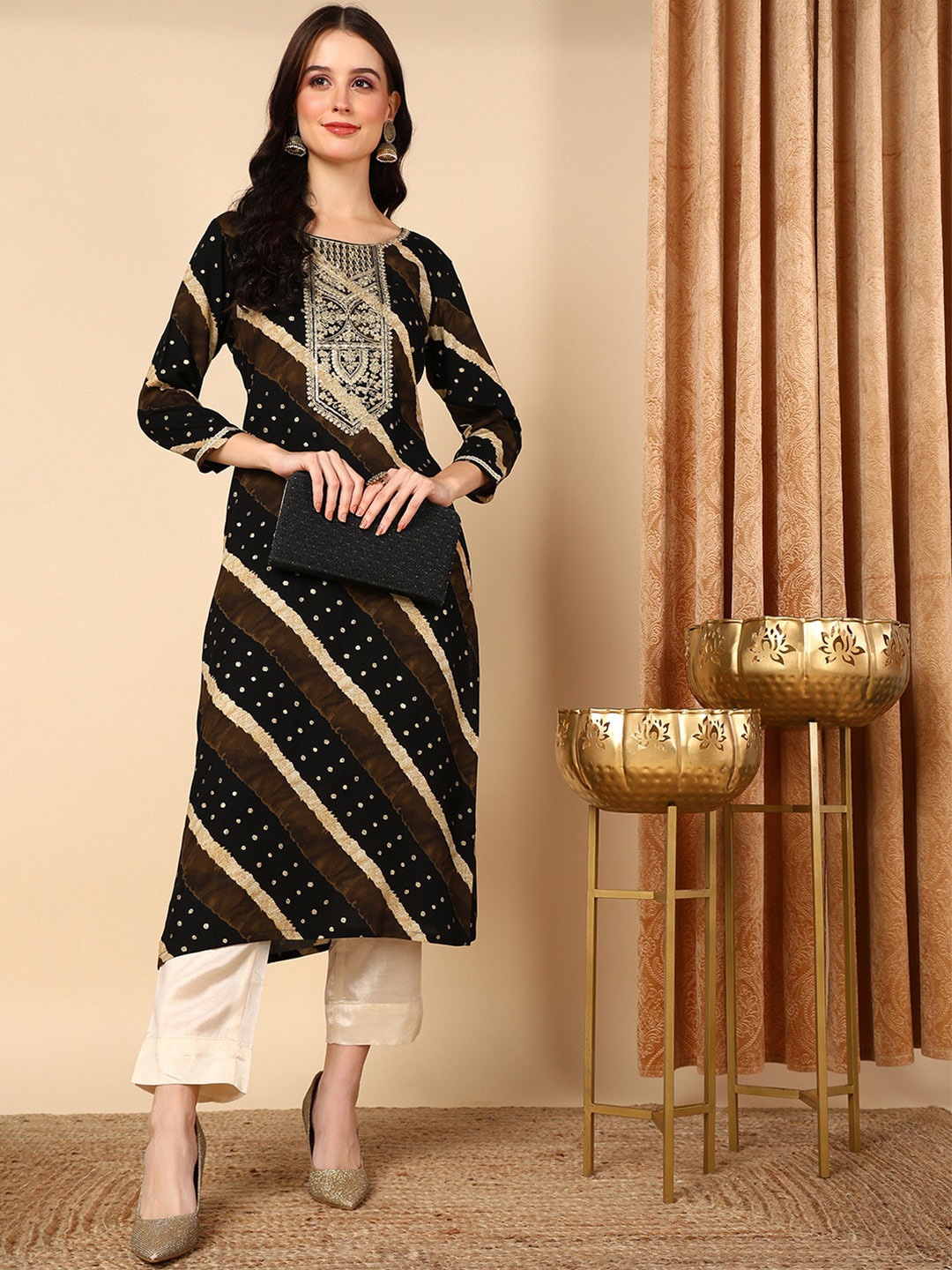 

AHIKA Leheriya Printed Thread Work Straight Kurta, Black