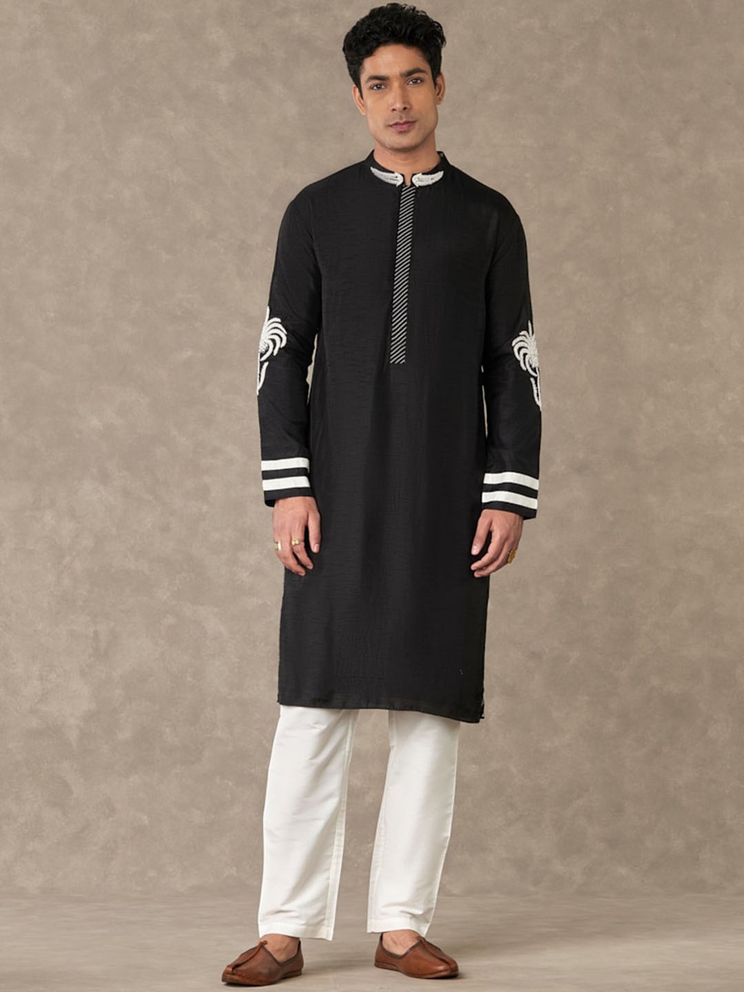 

Masaba Shajara Floral Embroidered Thread Work Kurta with Trousers, Black