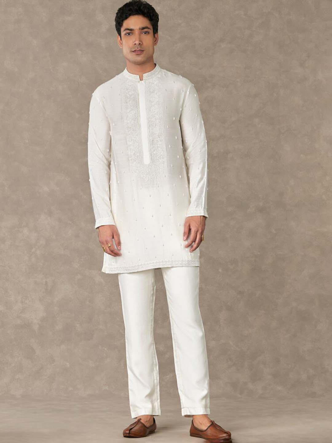 

Masaba Ethnic Motifs Embroidered Mandarin Collar Beads and Stones Raw Silk Kurta Set, White