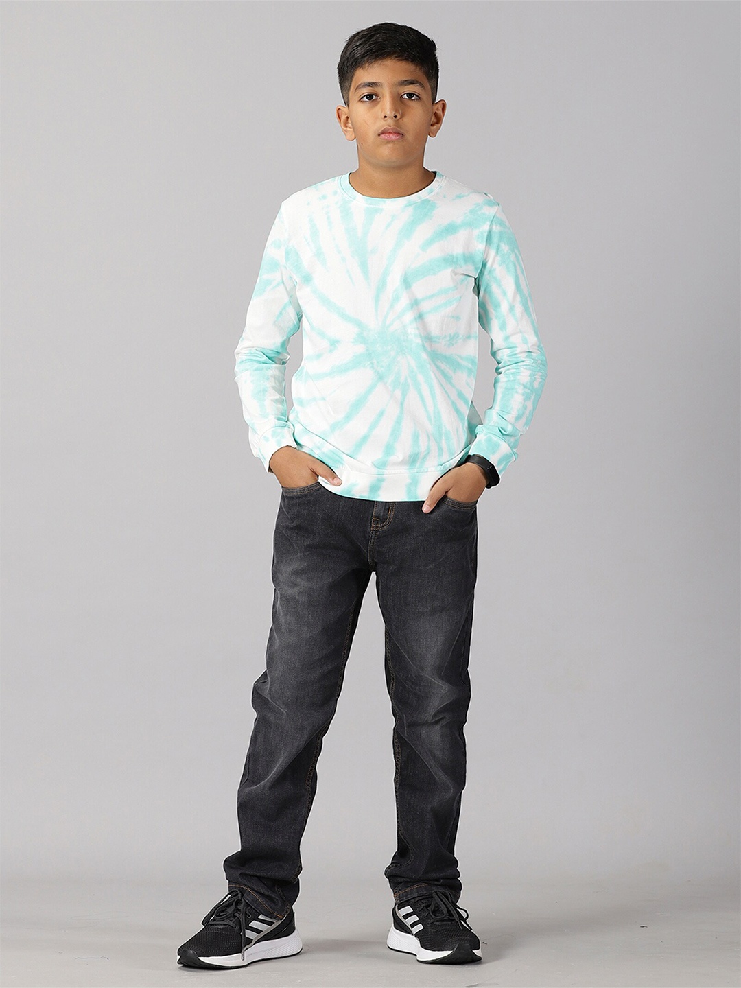 

KiddoPanti Boys Printed Round Neck Long Sleeves T-shirt with Jeans, Green