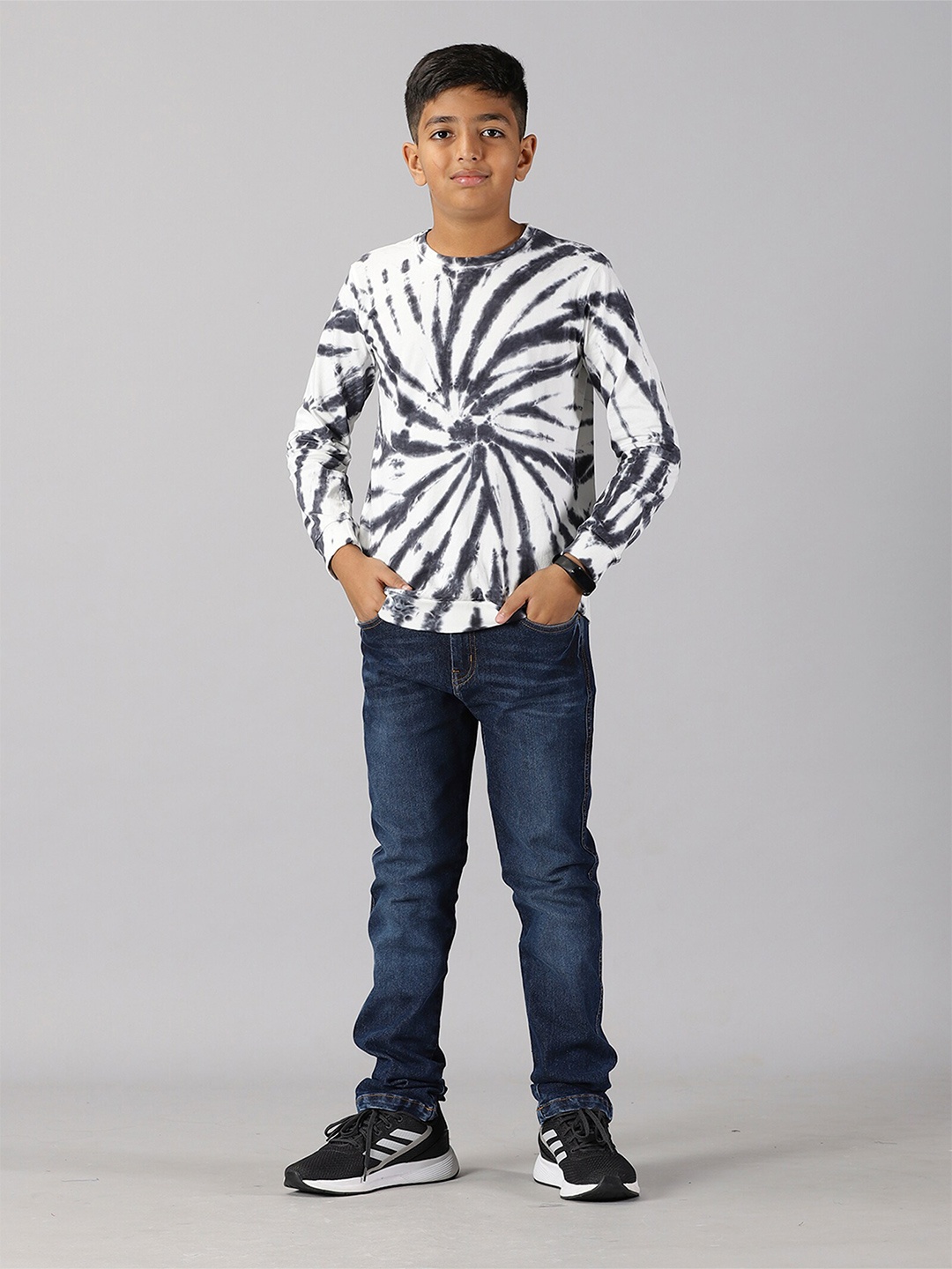 

KiddoPanti Boys Dyed T-shirt with Jeans, Black