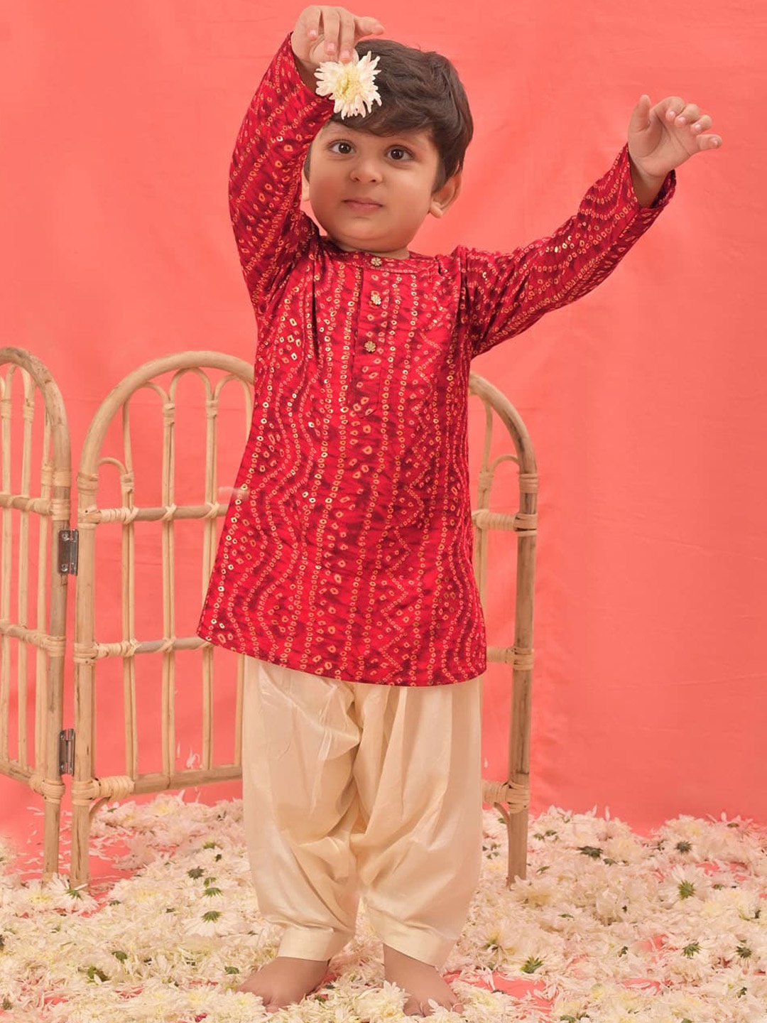 

VASTRAMAY Boys Bandhani Printed Band Collar Straight Kurta With Patiala, Red