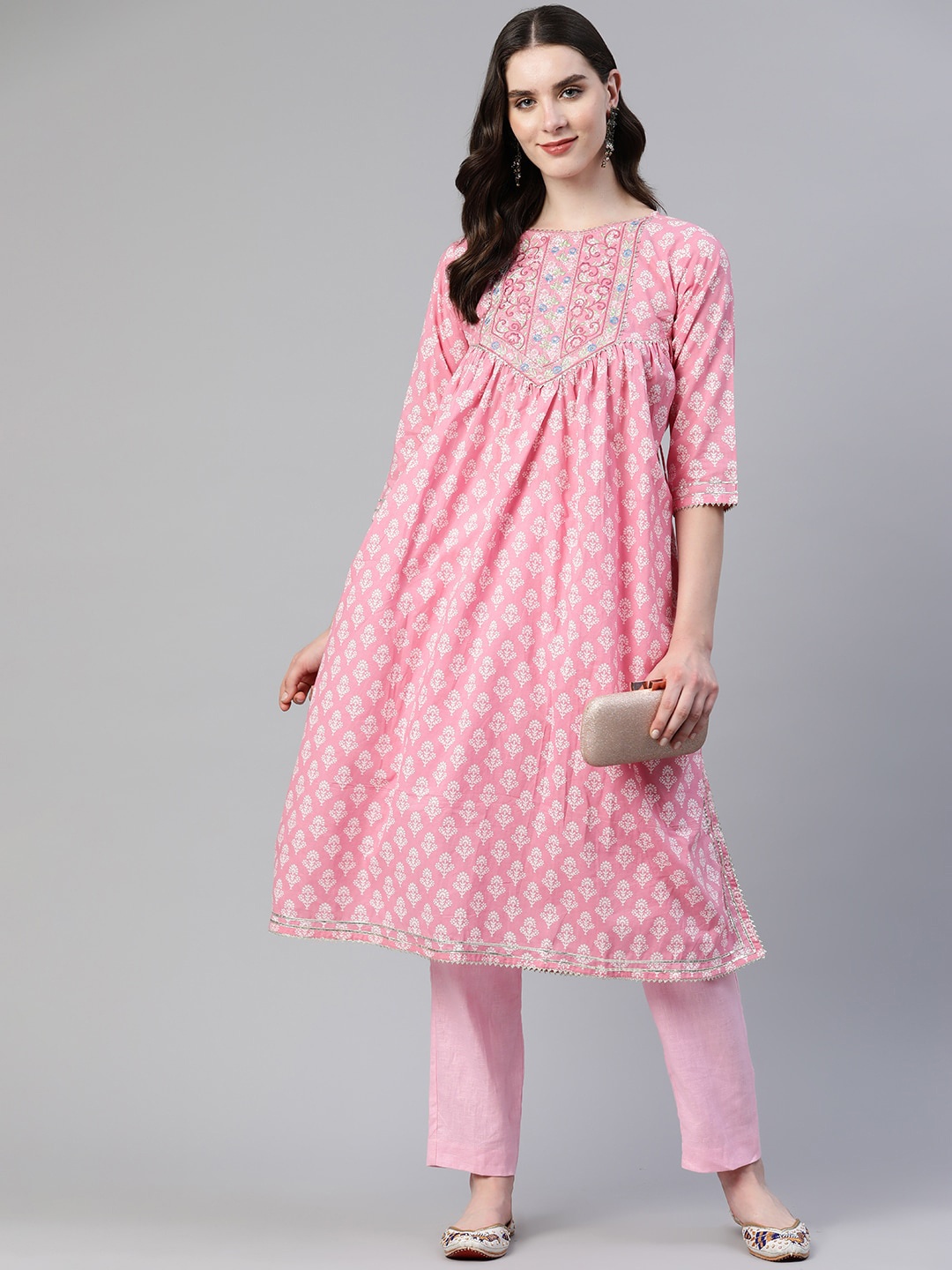 

Vbuyz Floral Printed Thread Work Sequined & Gotta Patti Empire Cotton Straight Kurta, Pink