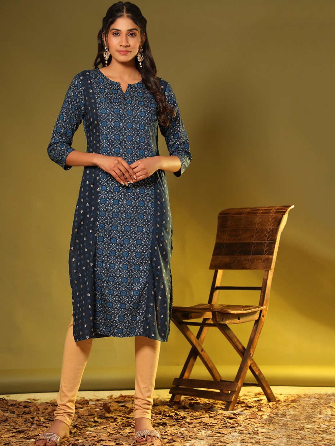 

Vbuyz Ethnic Motifs Printed Round Neck With A Notch Straight Kurta, Blue