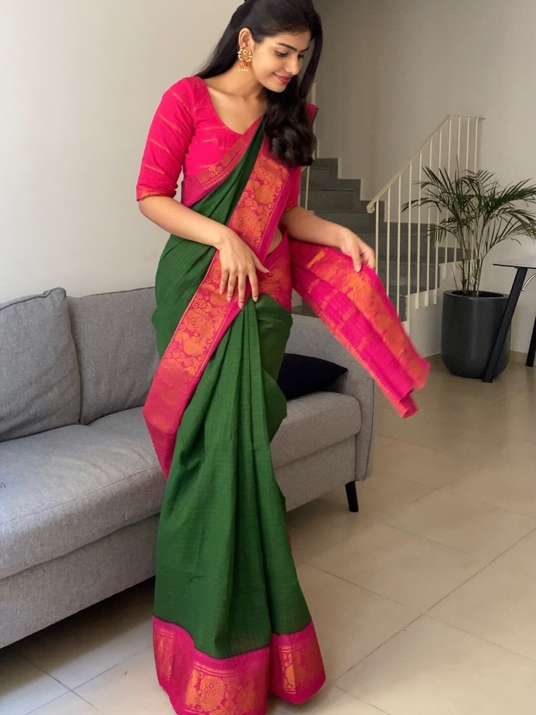 

Paramparik Textile Checked Zari Sungudi Saree, Green