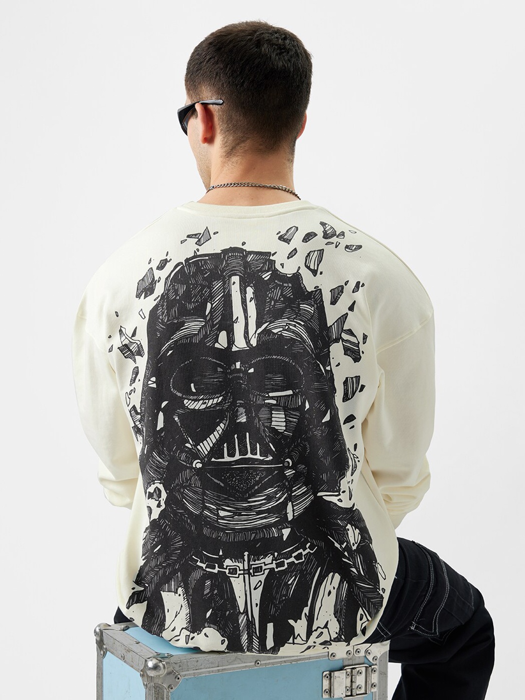 

The Souled Store White Graphic Star Wars Printed Drop Shoulder Sleeves Sweatshirt
