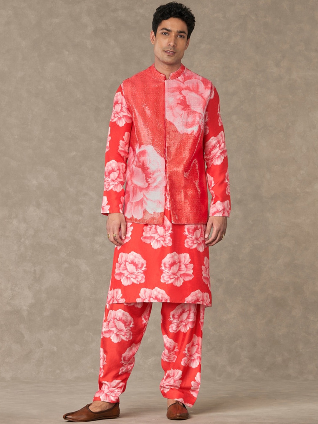 

Masaba Nurvi Sitara Printed Kurta & Trousers With Jacket, Red