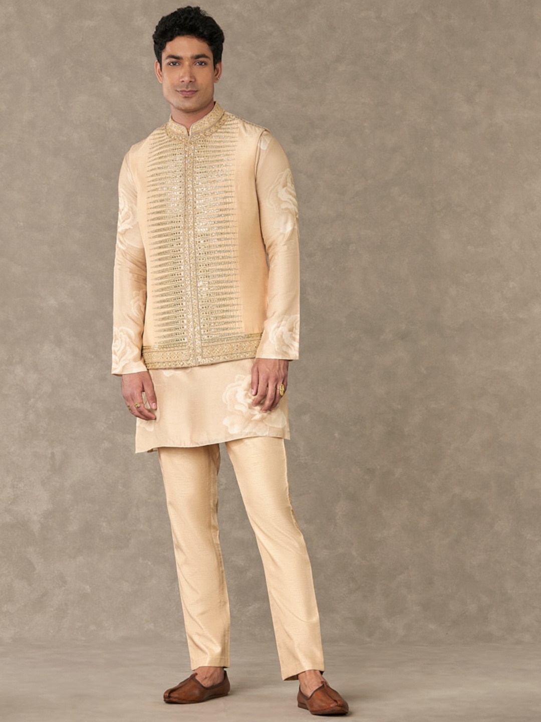 

Masaba Trikone Bandi Set, Beige