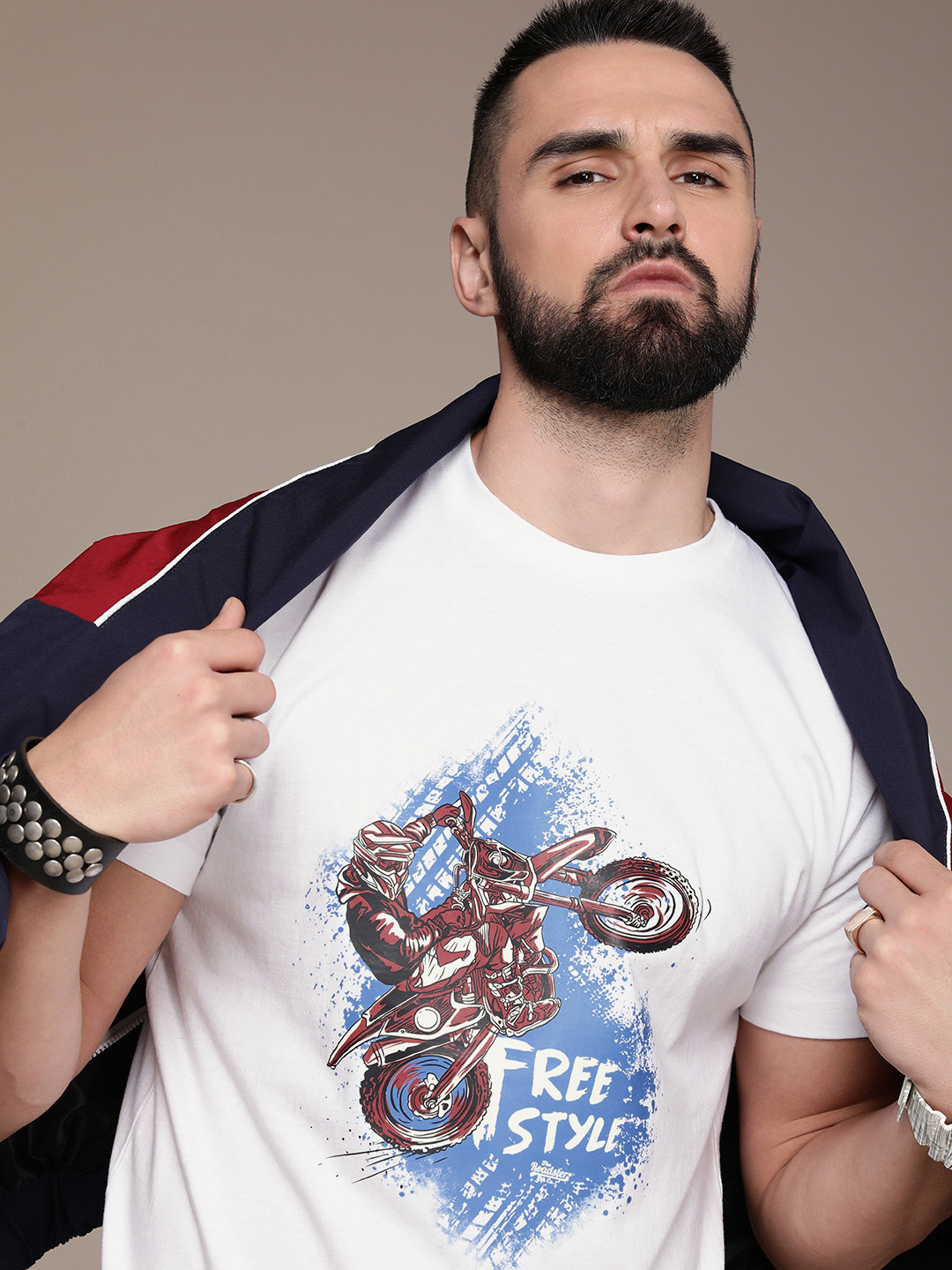 

Roadster Men Graphic Printed Regular Fit T-shirt, White