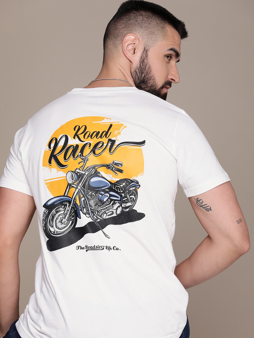 

Roadster Men Graphic Printed Regular Fit T-shirt, White