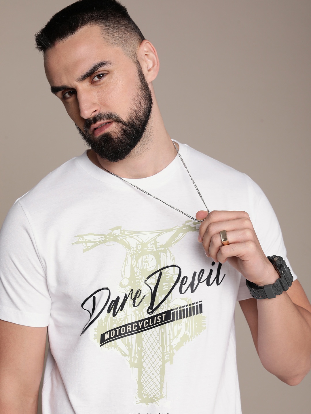 

Roadster Men Graphic Printed Regular Fit T-shirt, White