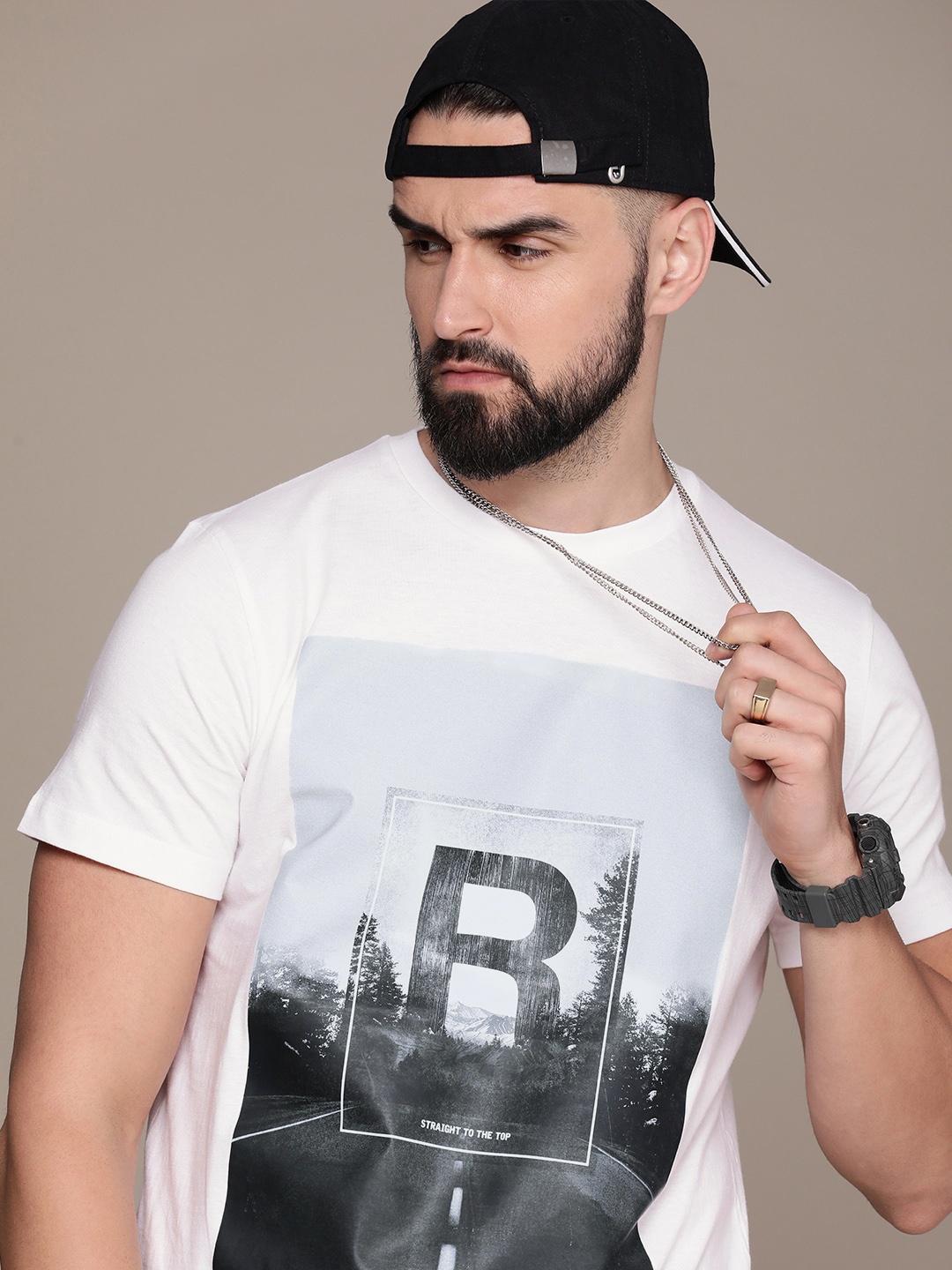 

Roadster Men Graphic Printed Regular Fit T-shirt, White