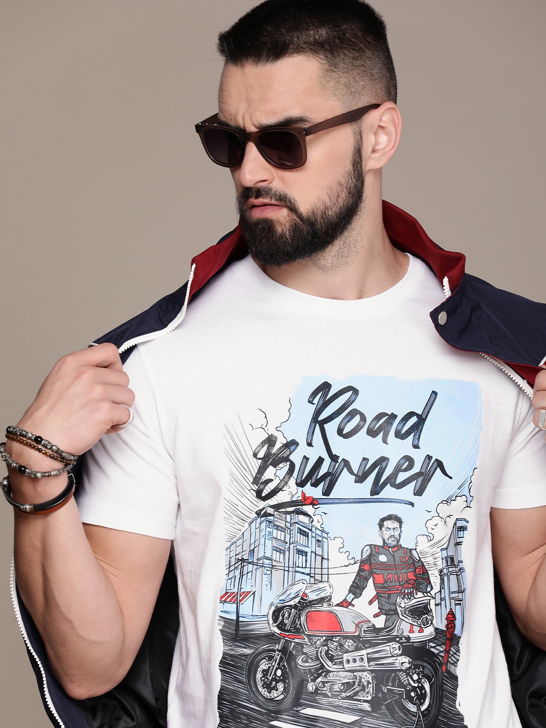 

Roadster Men Graphic Printed Regular Fit T-shirt, White