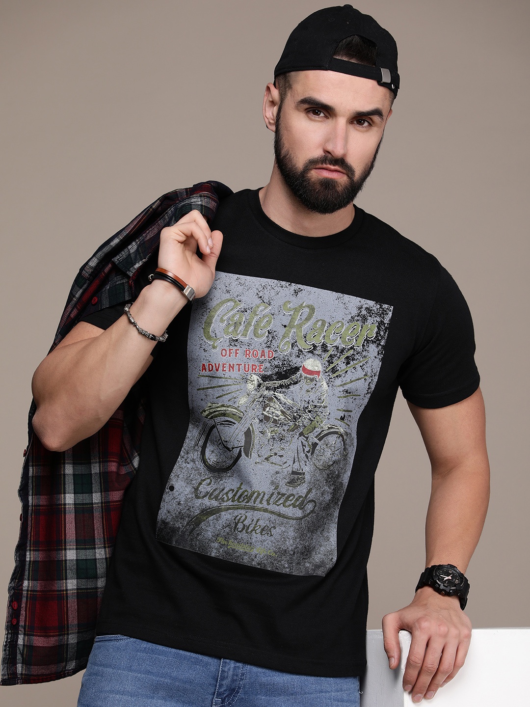 

Roadster Men Graphic Printed Bio Finish T-shirt, Black