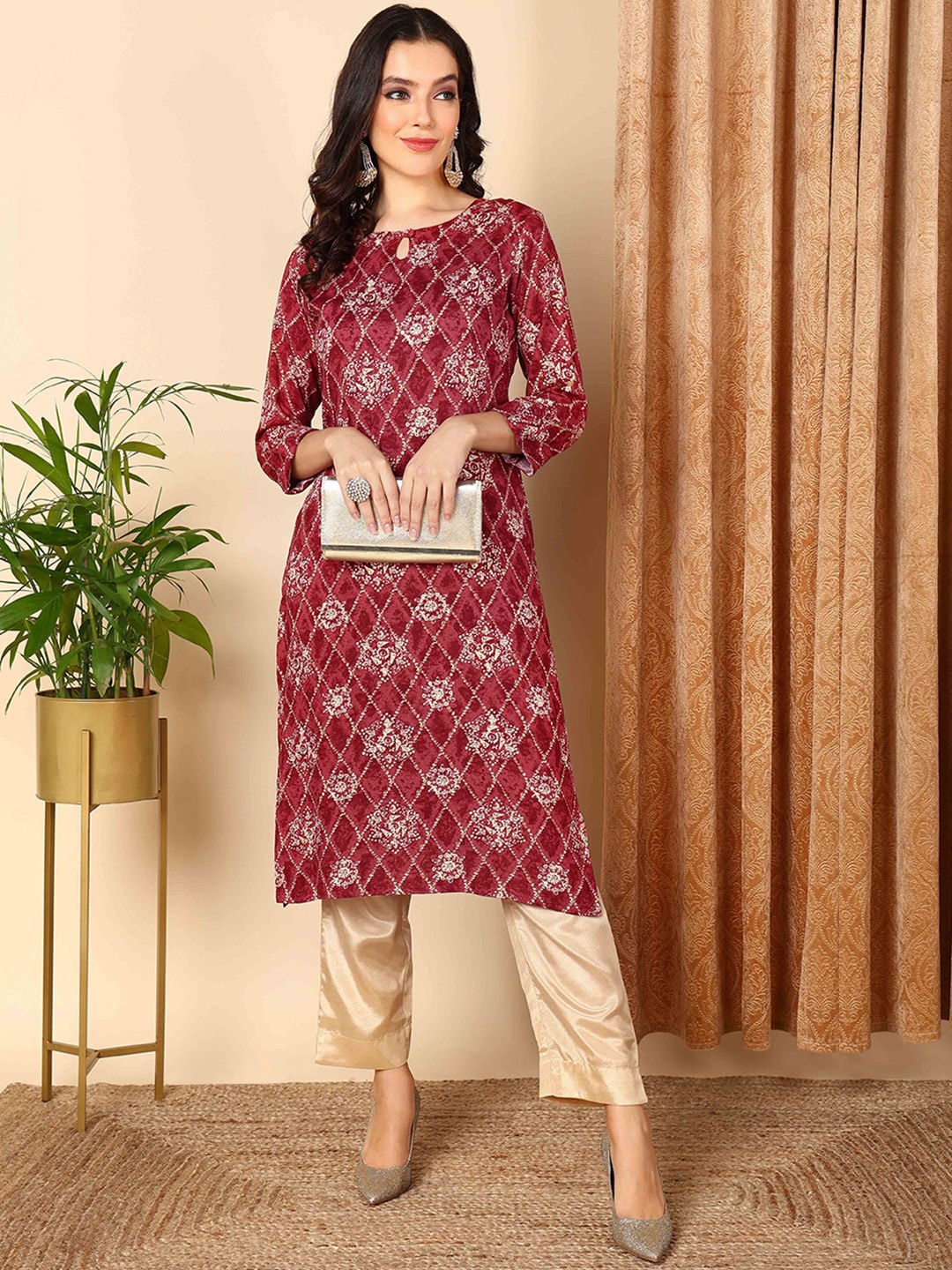 

AHIKA Ethnic Motifs Printed Keyhole Neck Straight Kurta, Red