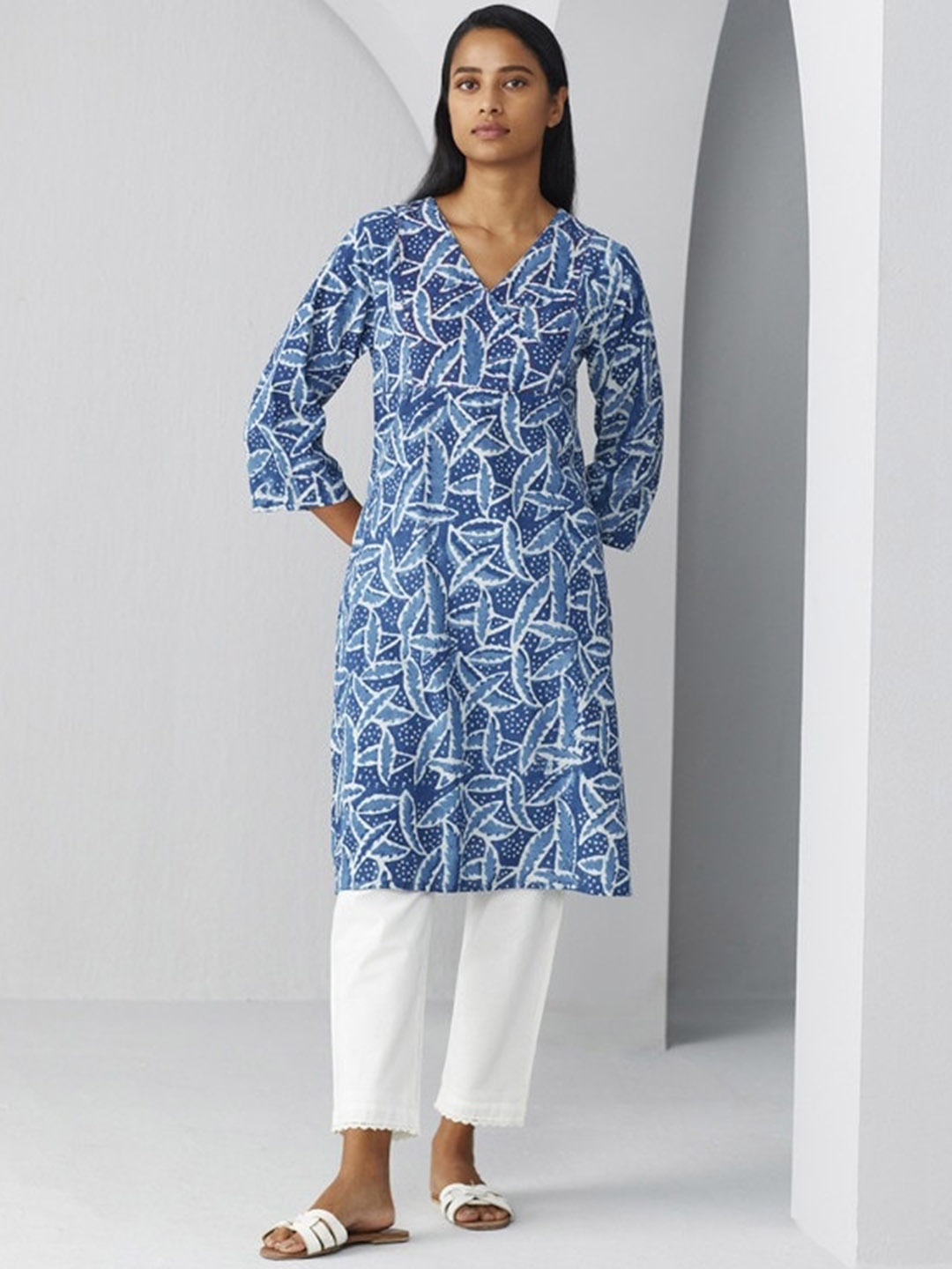 

Ancestry Conversational Printed V-Neck Cotton Straight Kurta, Blue