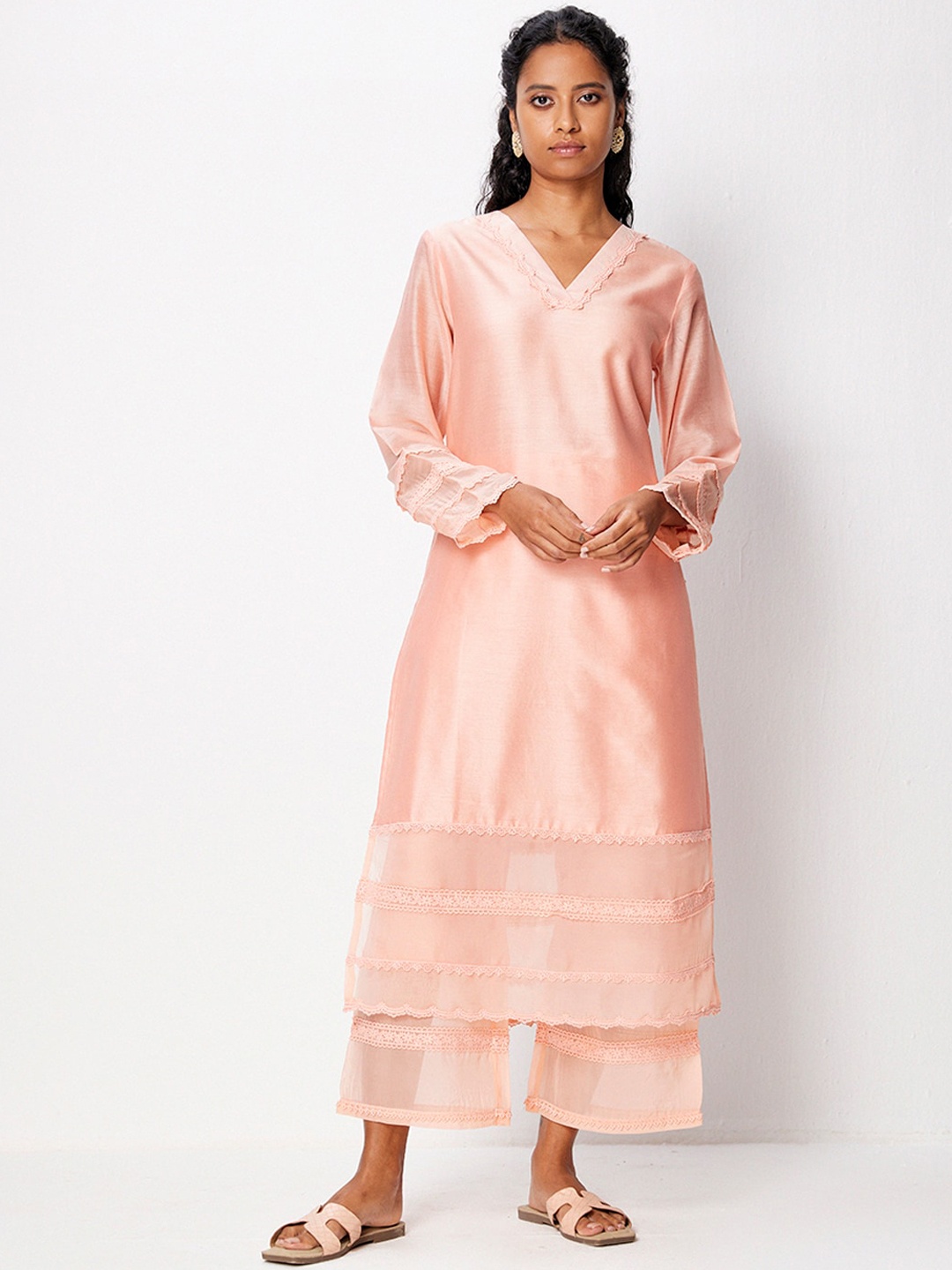 

Ancestry V-Neck Straight Kurta, Pink